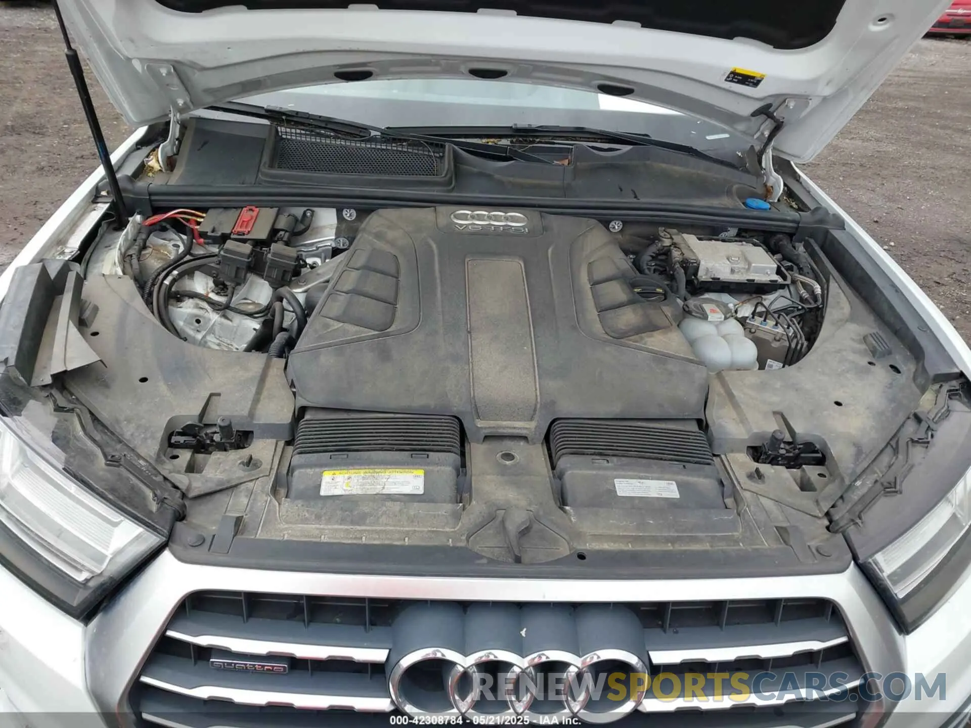 10 Photograph of a damaged car WA1LAAF78KD008289 AUDI Q7 2019