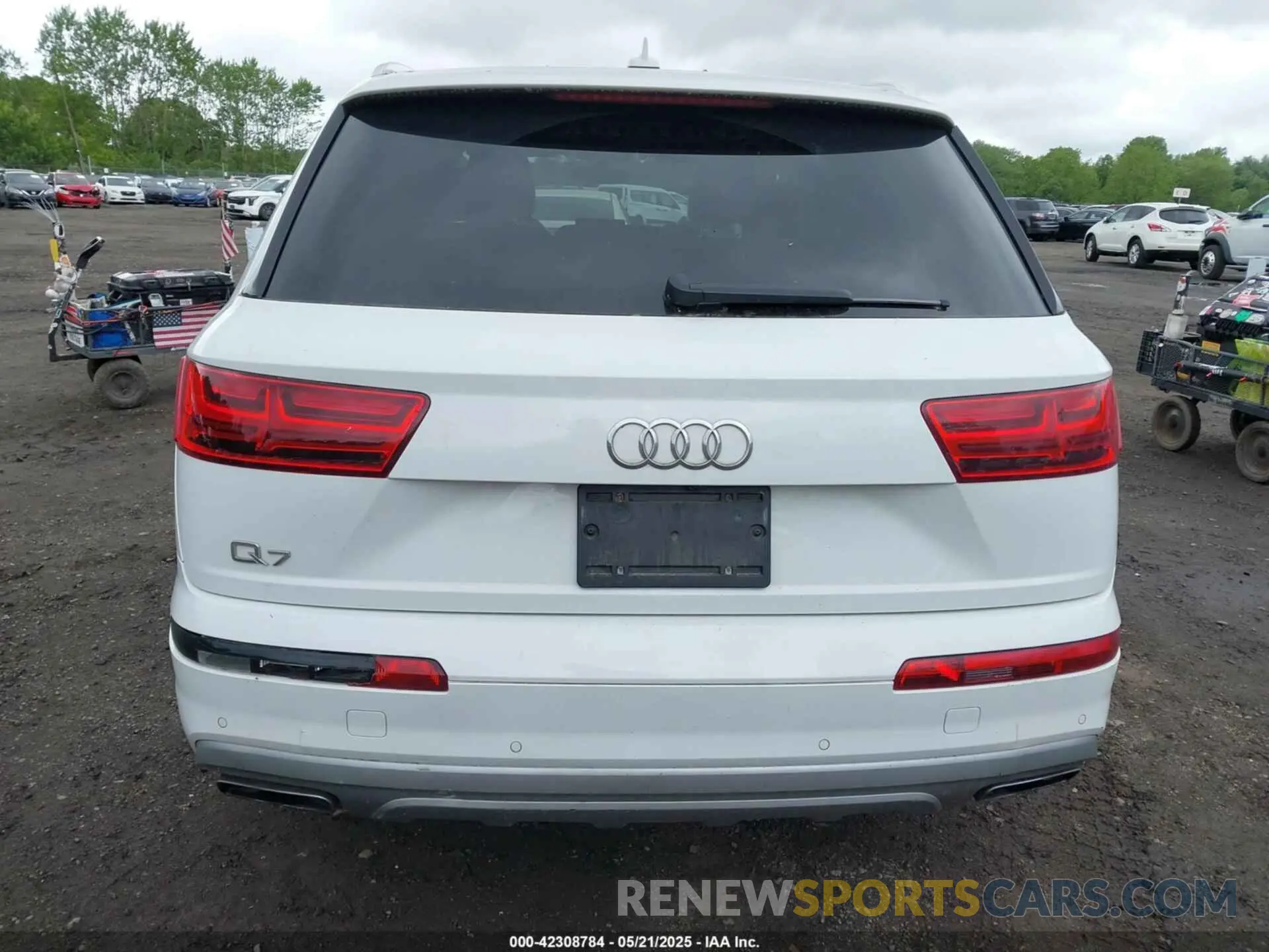 16 Photograph of a damaged car WA1LAAF78KD008289 AUDI Q7 2019