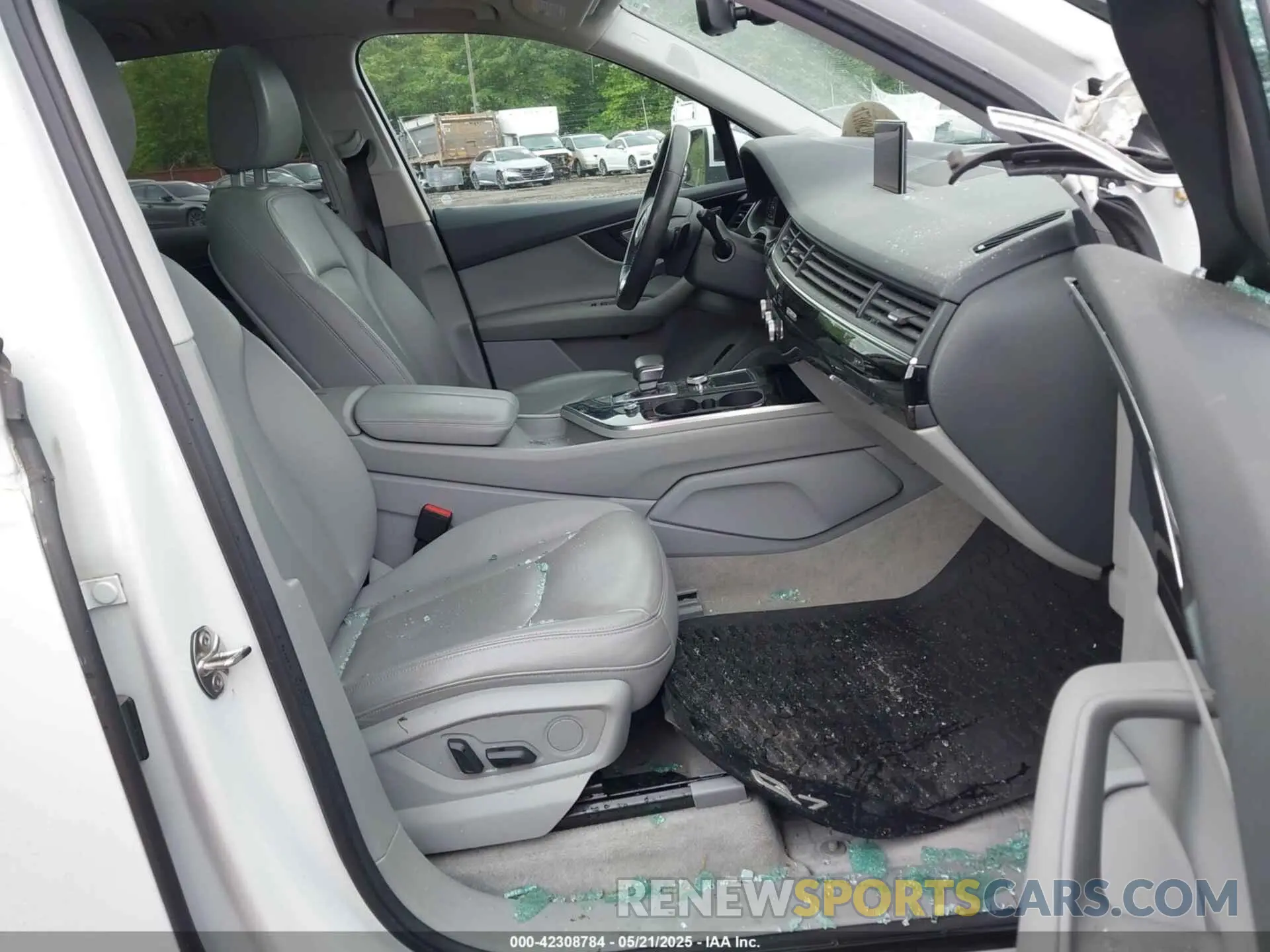 5 Photograph of a damaged car WA1LAAF78KD008289 AUDI Q7 2019