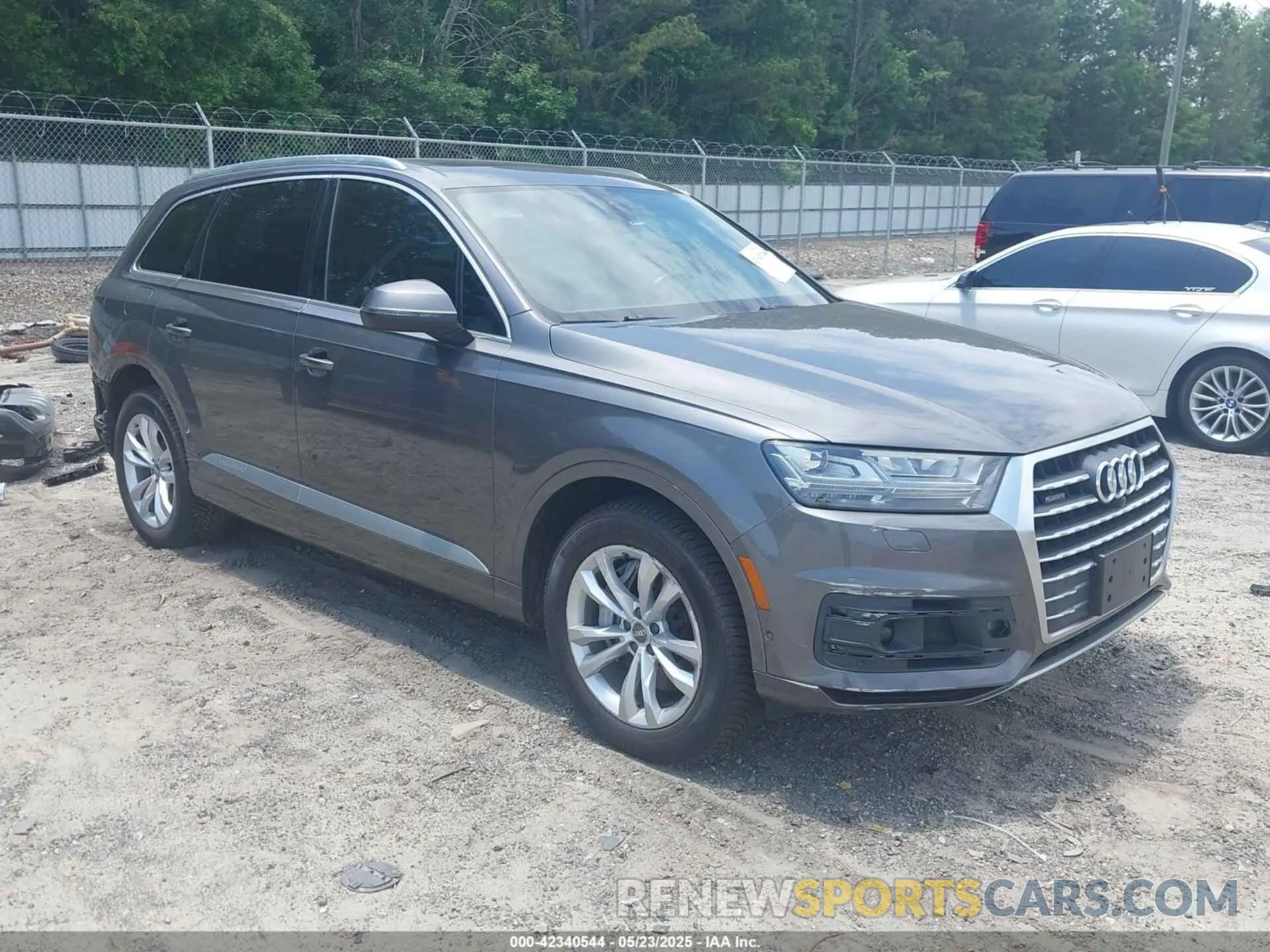 1 Фотография поврежденного автомобиля WA1LAAF78KD012598 AUDI Q7 2019