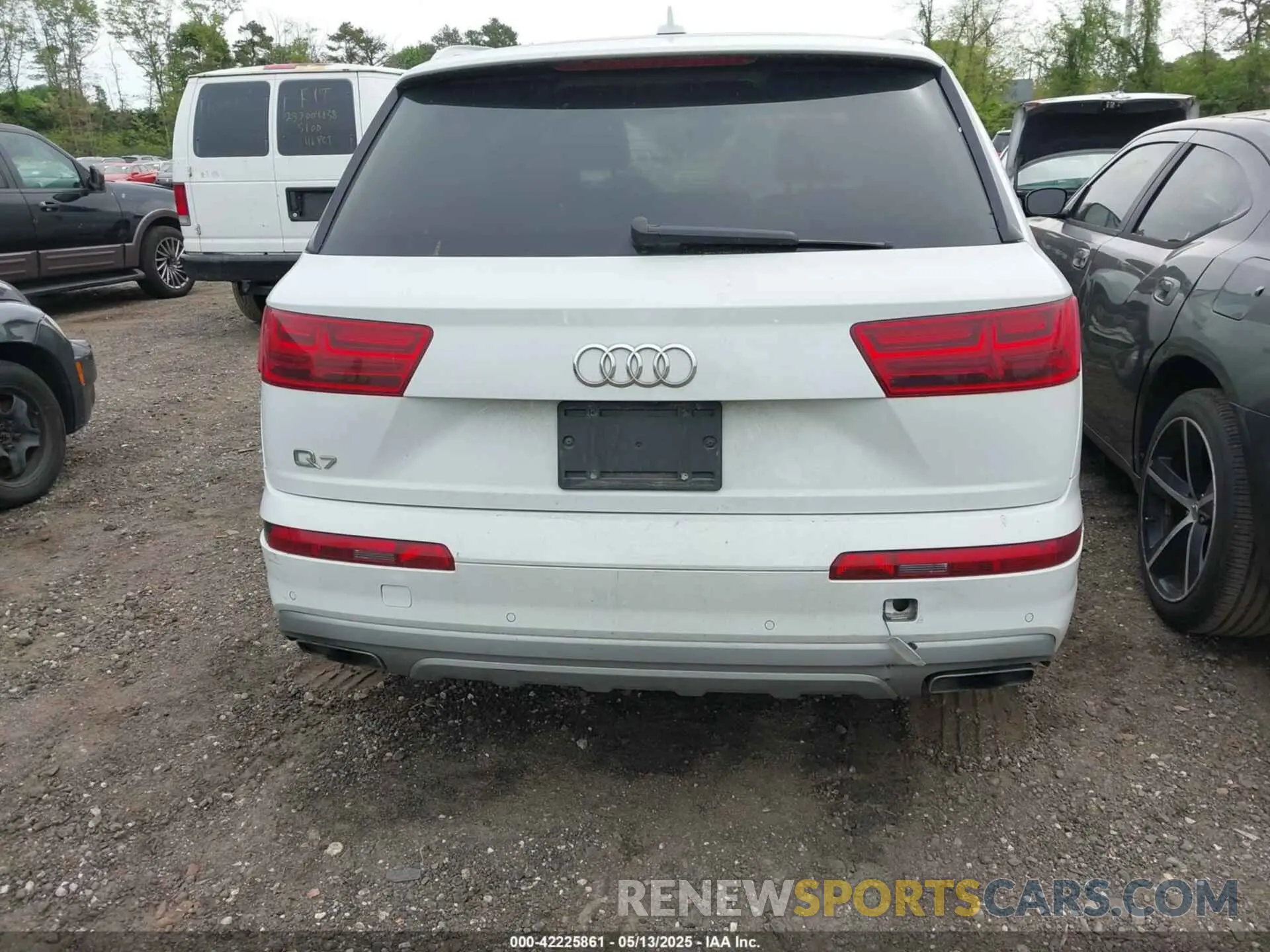16 Photograph of a damaged car WA1LAAF7XKD006382 AUDI Q7 2019