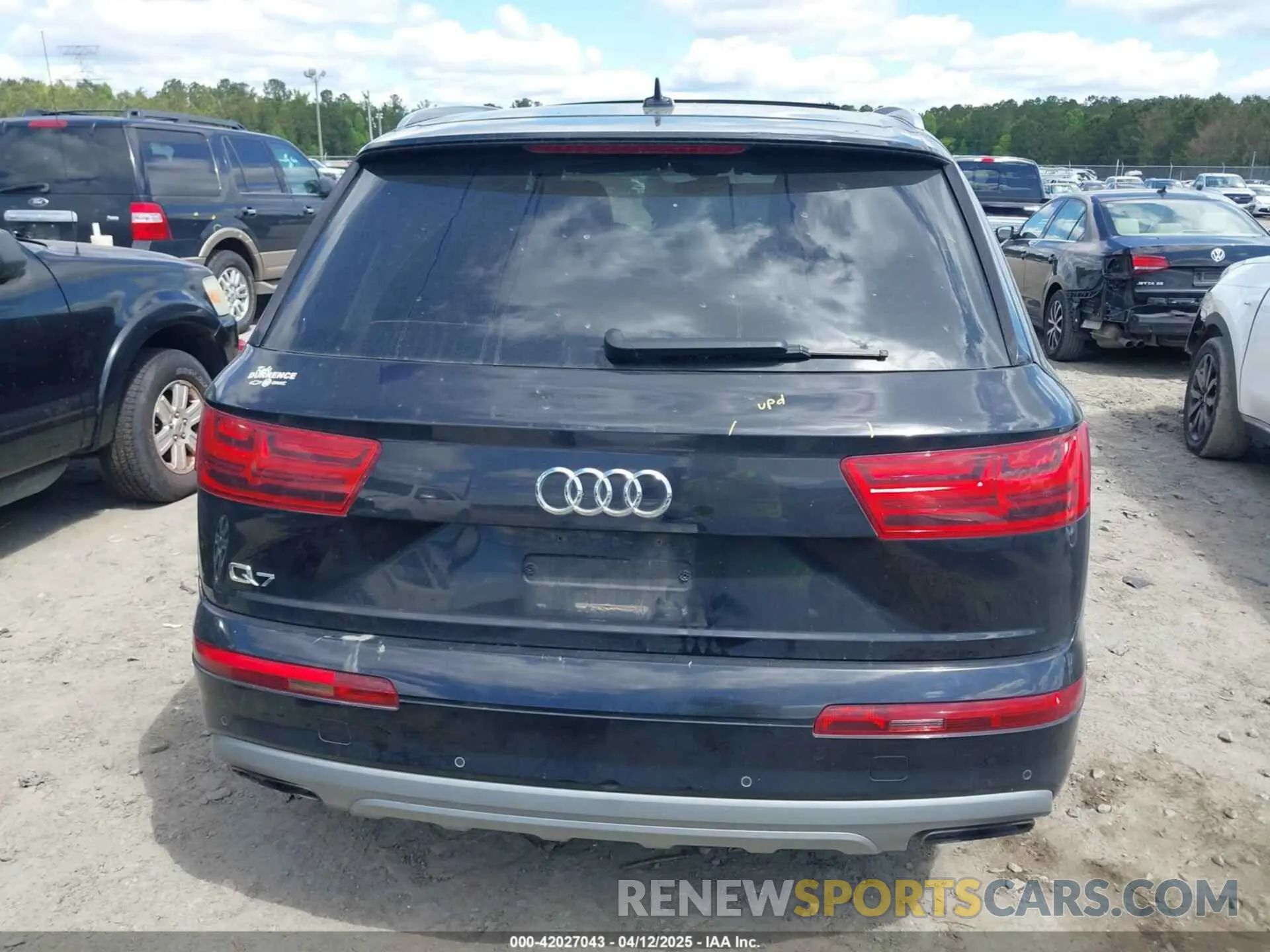16 Photograph of a damaged car WA1LABF70KD010916 AUDI Q7 2019