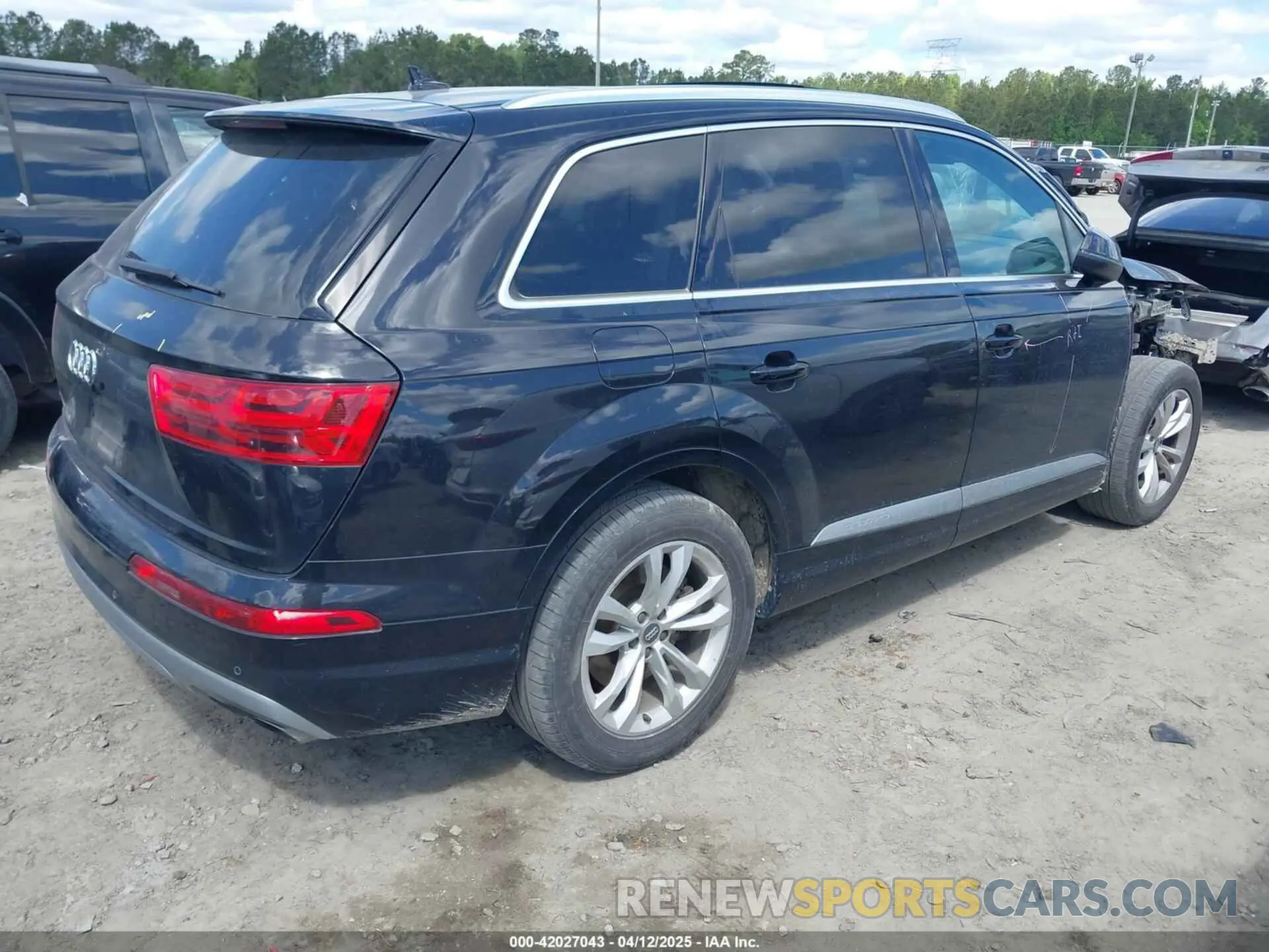 4 Photograph of a damaged car WA1LABF70KD010916 AUDI Q7 2019