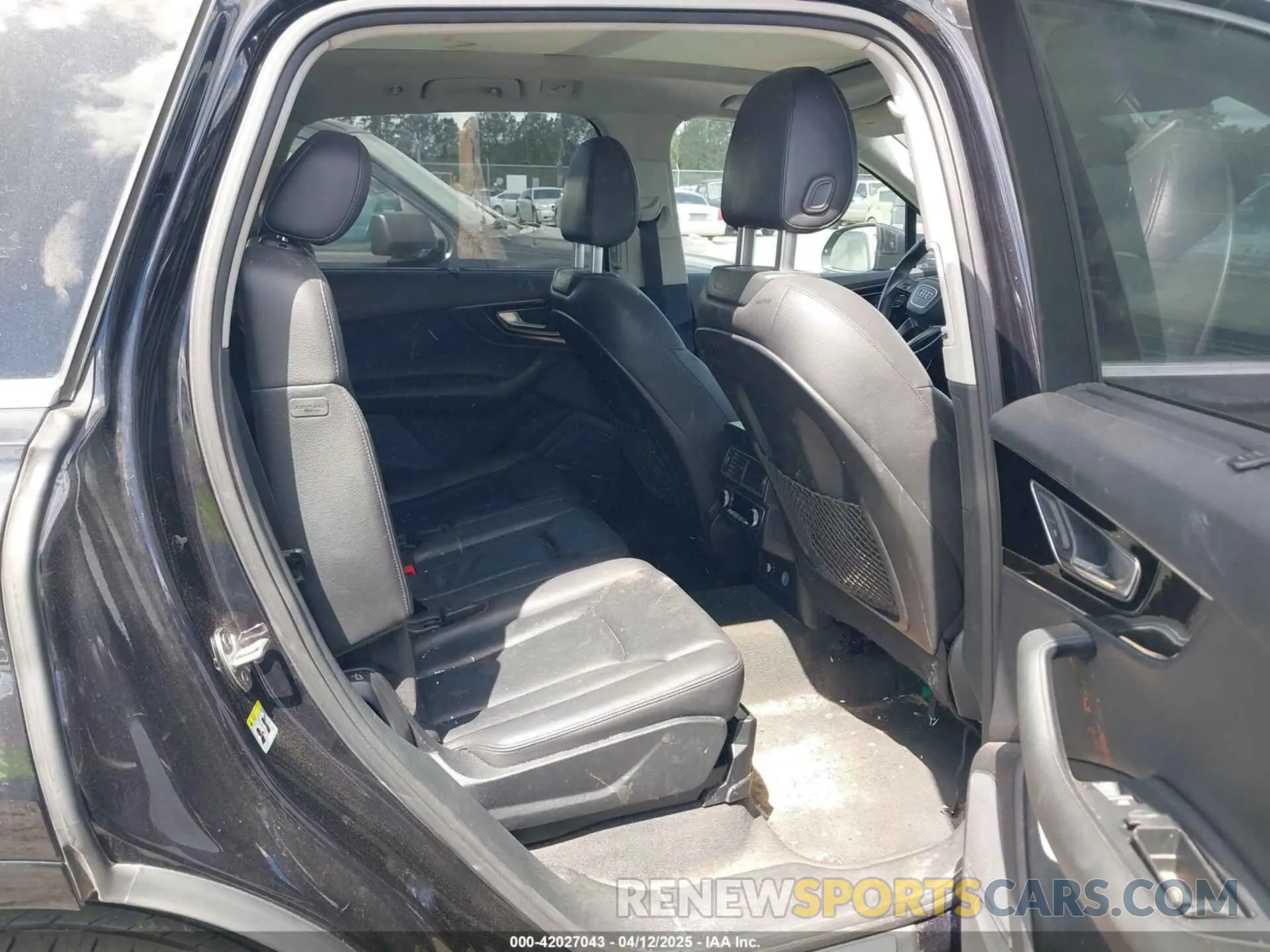 8 Photograph of a damaged car WA1LABF70KD010916 AUDI Q7 2019