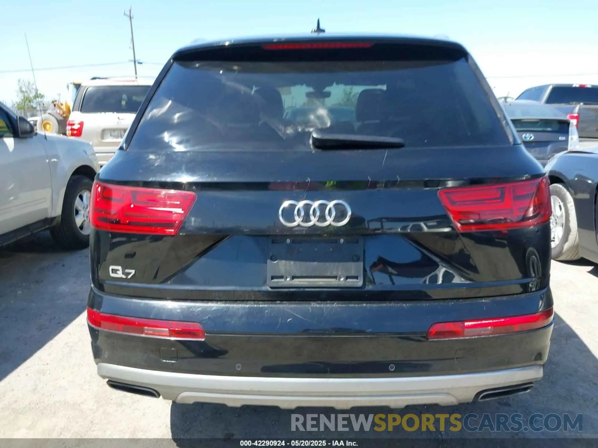 17 Фотография поврежденного автомобиля WA1LHAF70KD018858 AUDI Q7 2019