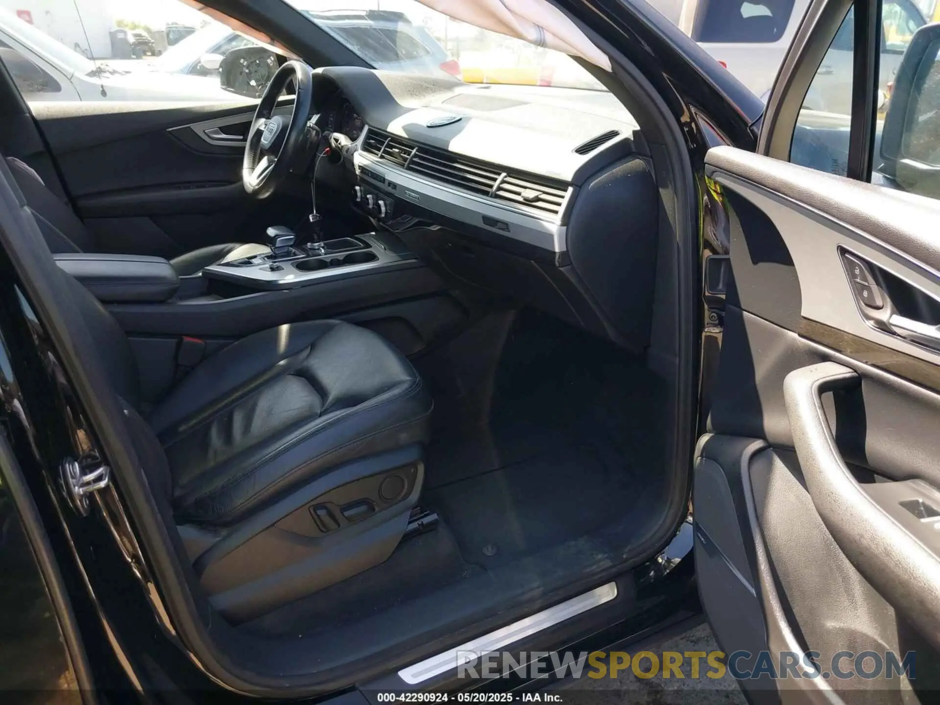 5 Фотография поврежденного автомобиля WA1LHAF70KD018858 AUDI Q7 2019