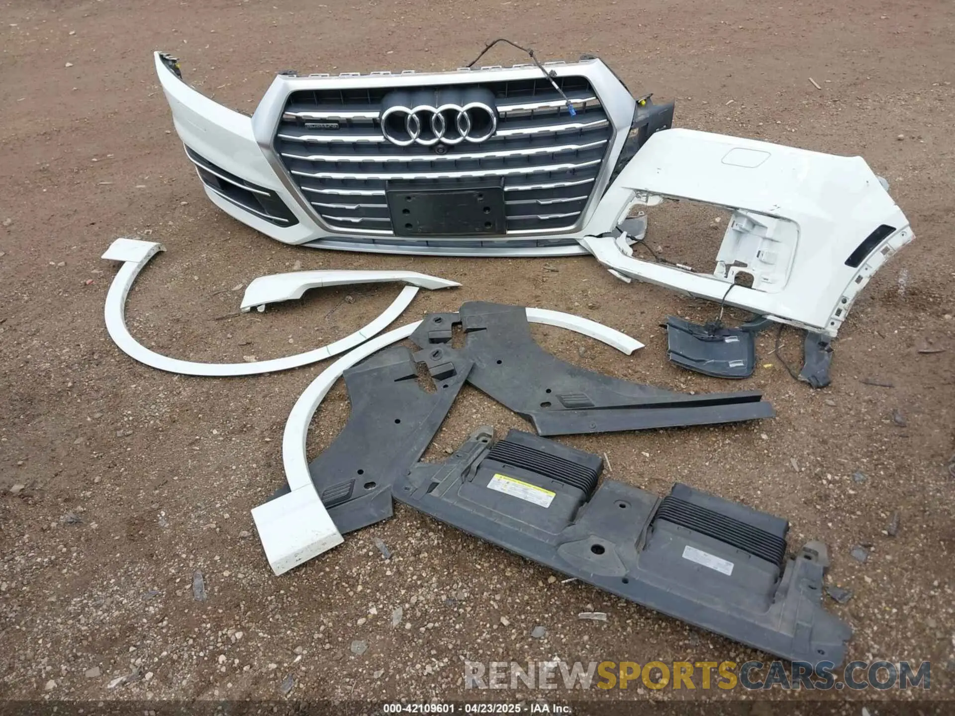12 Photograph of a damaged car WA1LHAF70KD037443 AUDI Q7 2019
