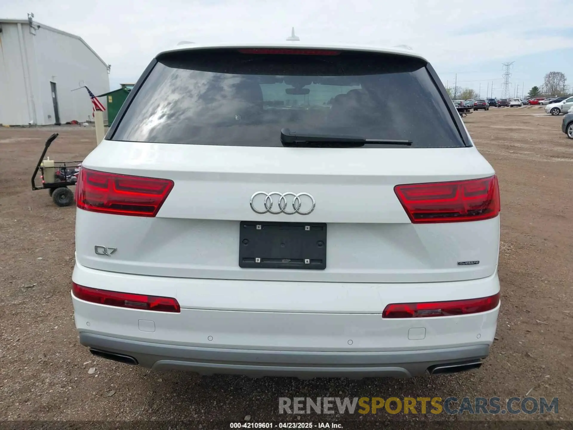 17 Photograph of a damaged car WA1LHAF70KD037443 AUDI Q7 2019