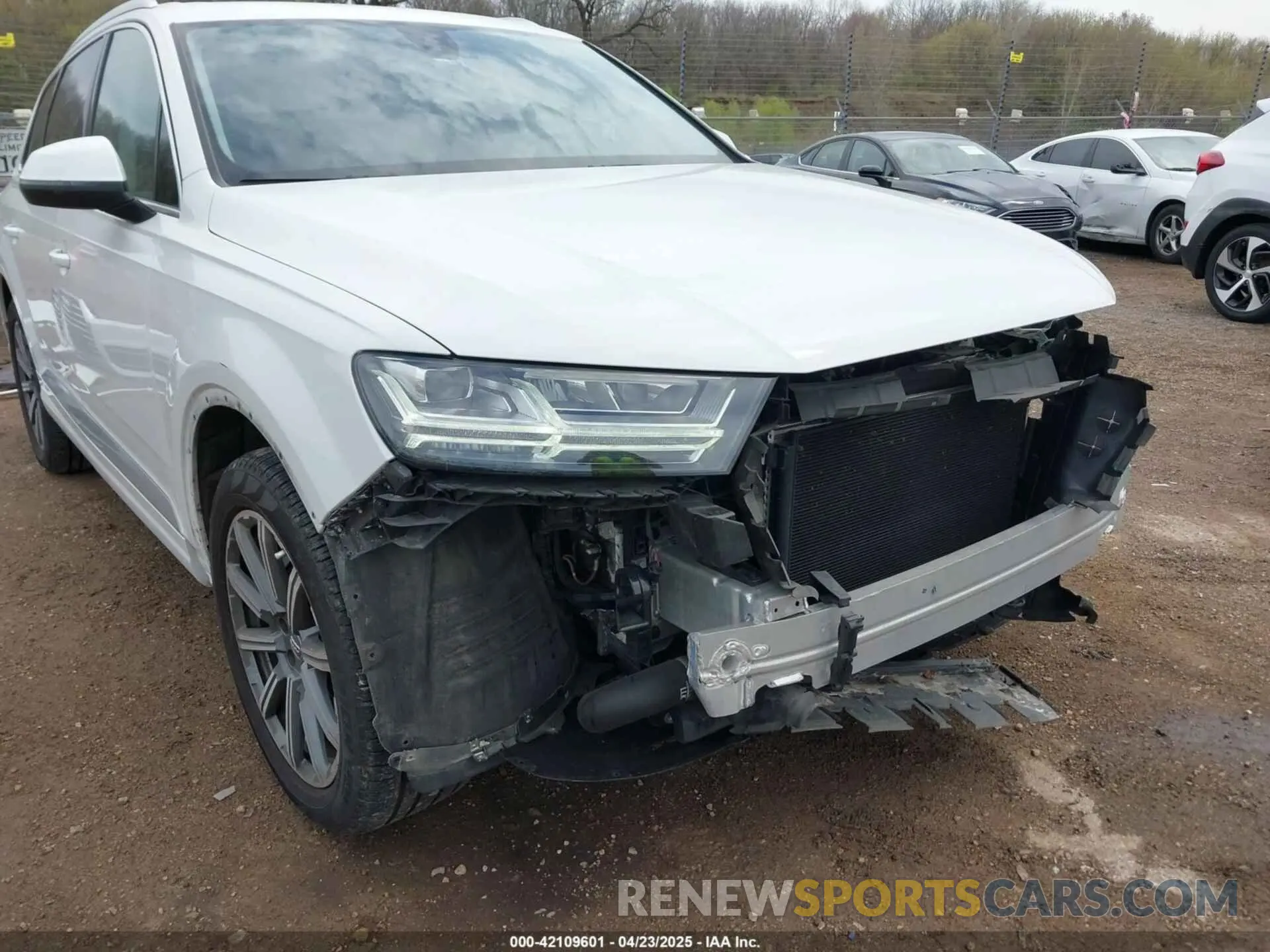 18 Photograph of a damaged car WA1LHAF70KD037443 AUDI Q7 2019