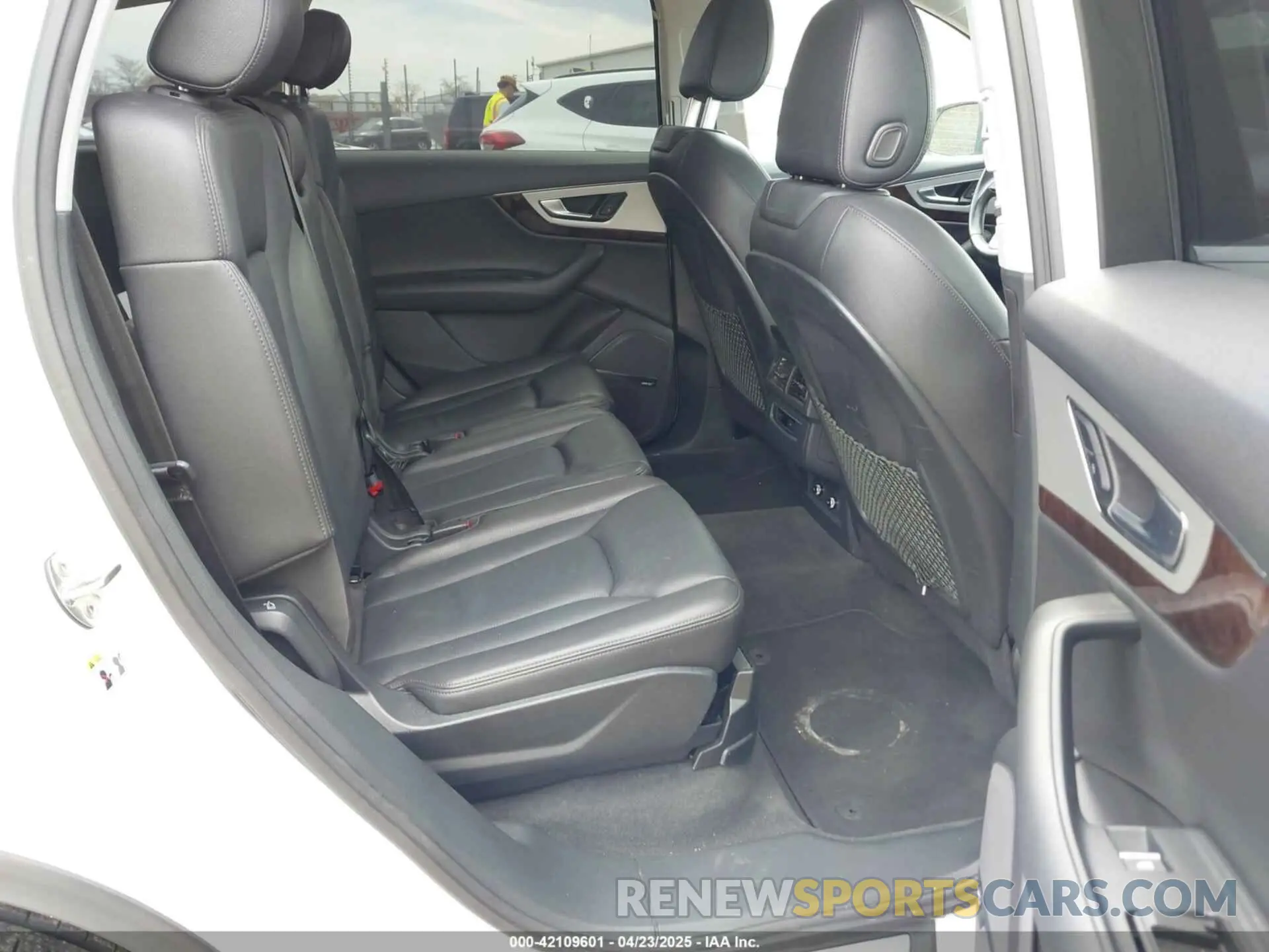 8 Photograph of a damaged car WA1LHAF70KD037443 AUDI Q7 2019