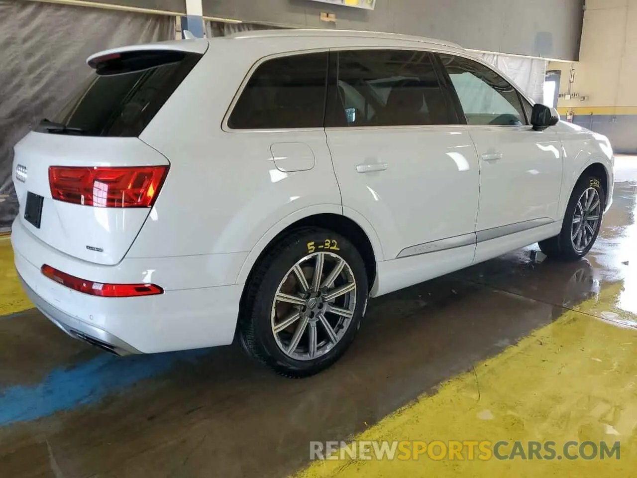 3 Photograph of a damaged car WA1LHAF70KD042836 AUDI Q7 2019