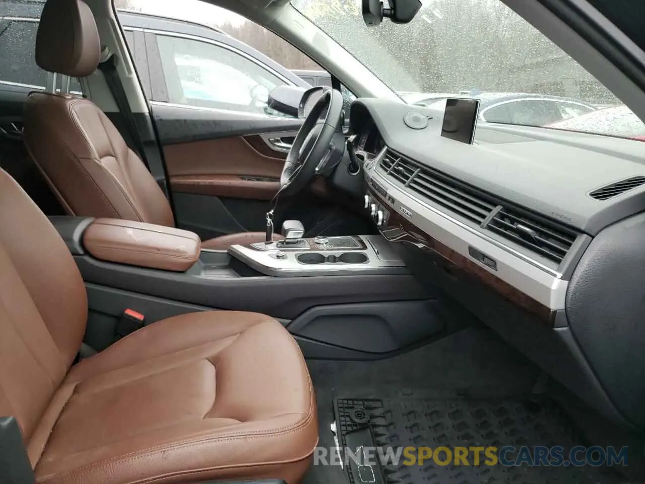 5 Photograph of a damaged car WA1LHAF73KD026761 AUDI Q7 2019
