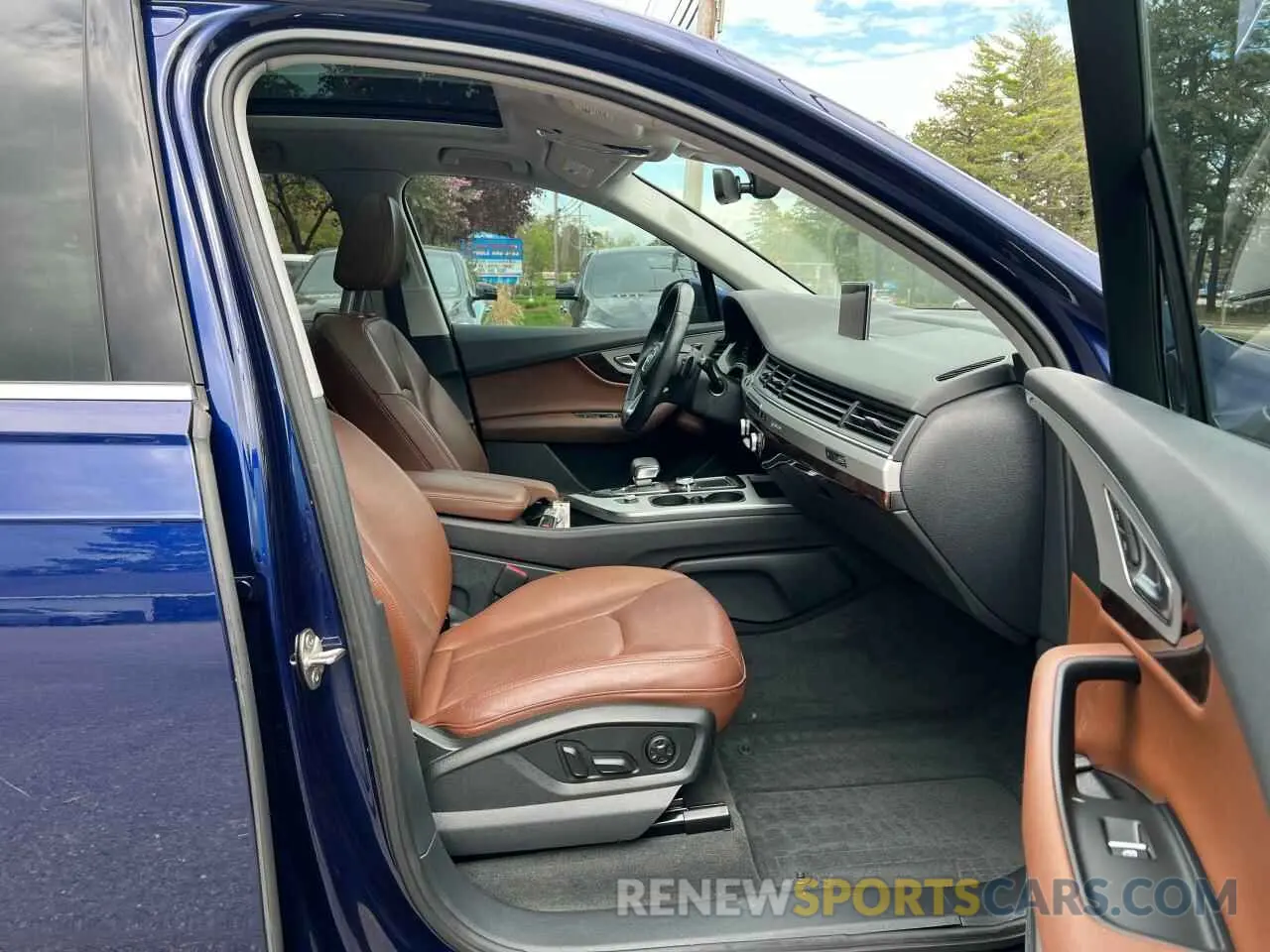 5 Photograph of a damaged car WA1LHAF73KD041633 AUDI Q7 2019