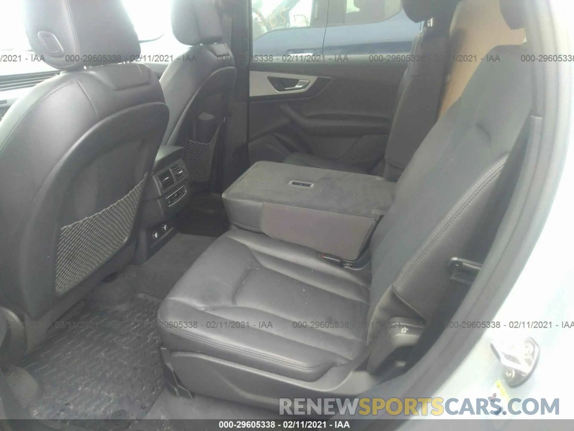 8 Photograph of a damaged car WA1LHAF74KD042712 AUDI Q7 2019