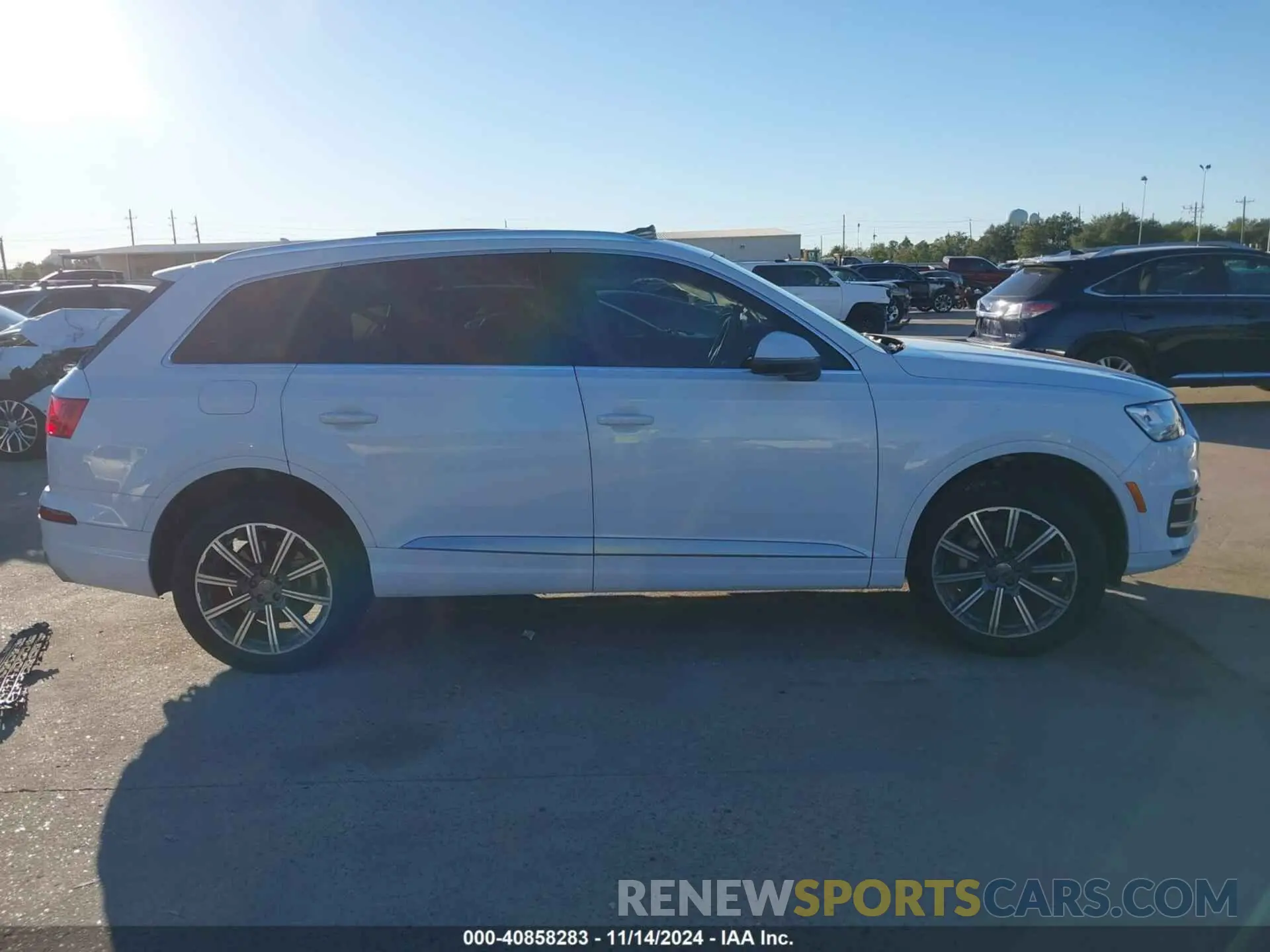 12 Photograph of a damaged car WA1LHAF75KD042718 AUDI Q7 2019