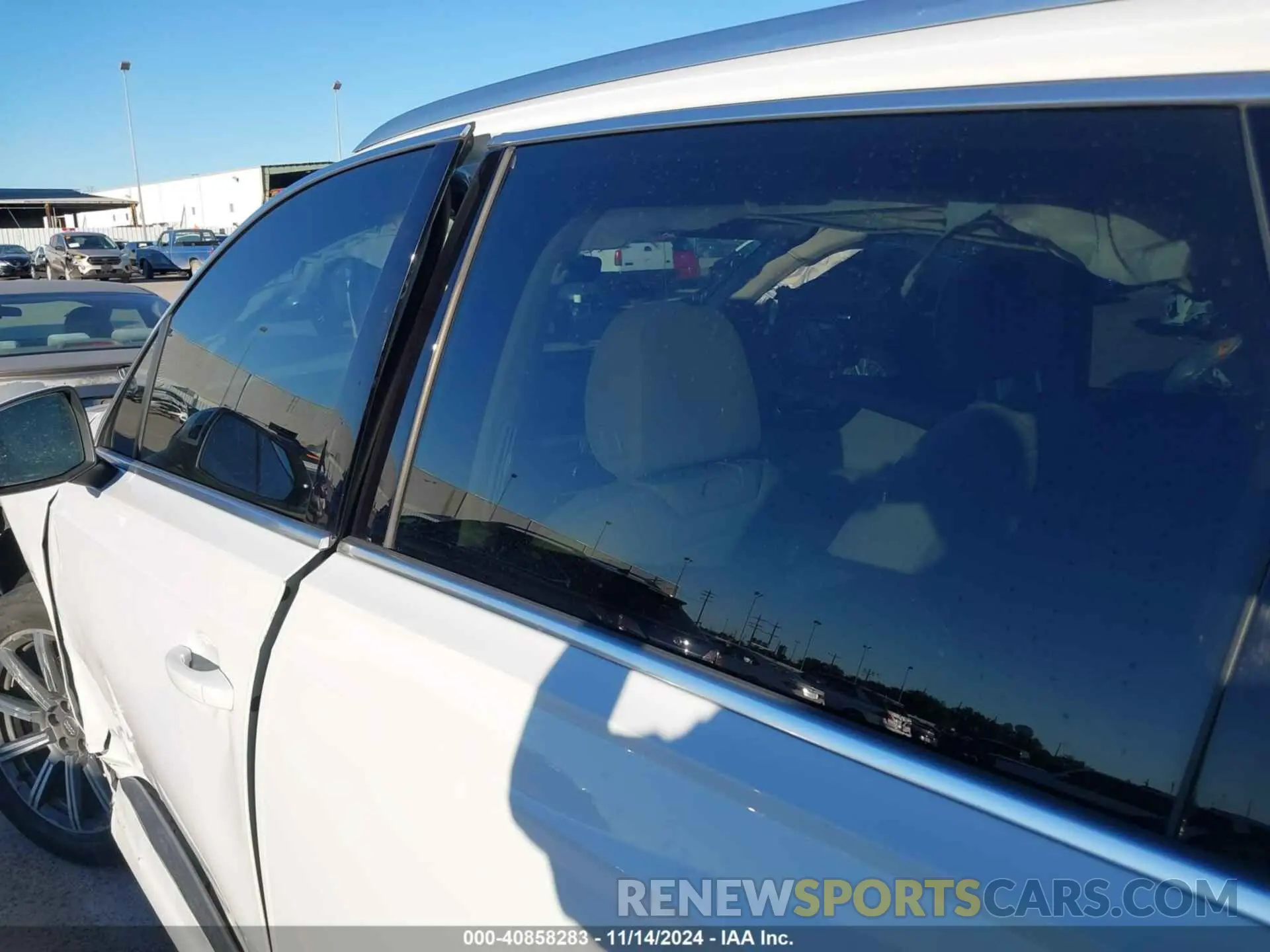 18 Photograph of a damaged car WA1LHAF75KD042718 AUDI Q7 2019