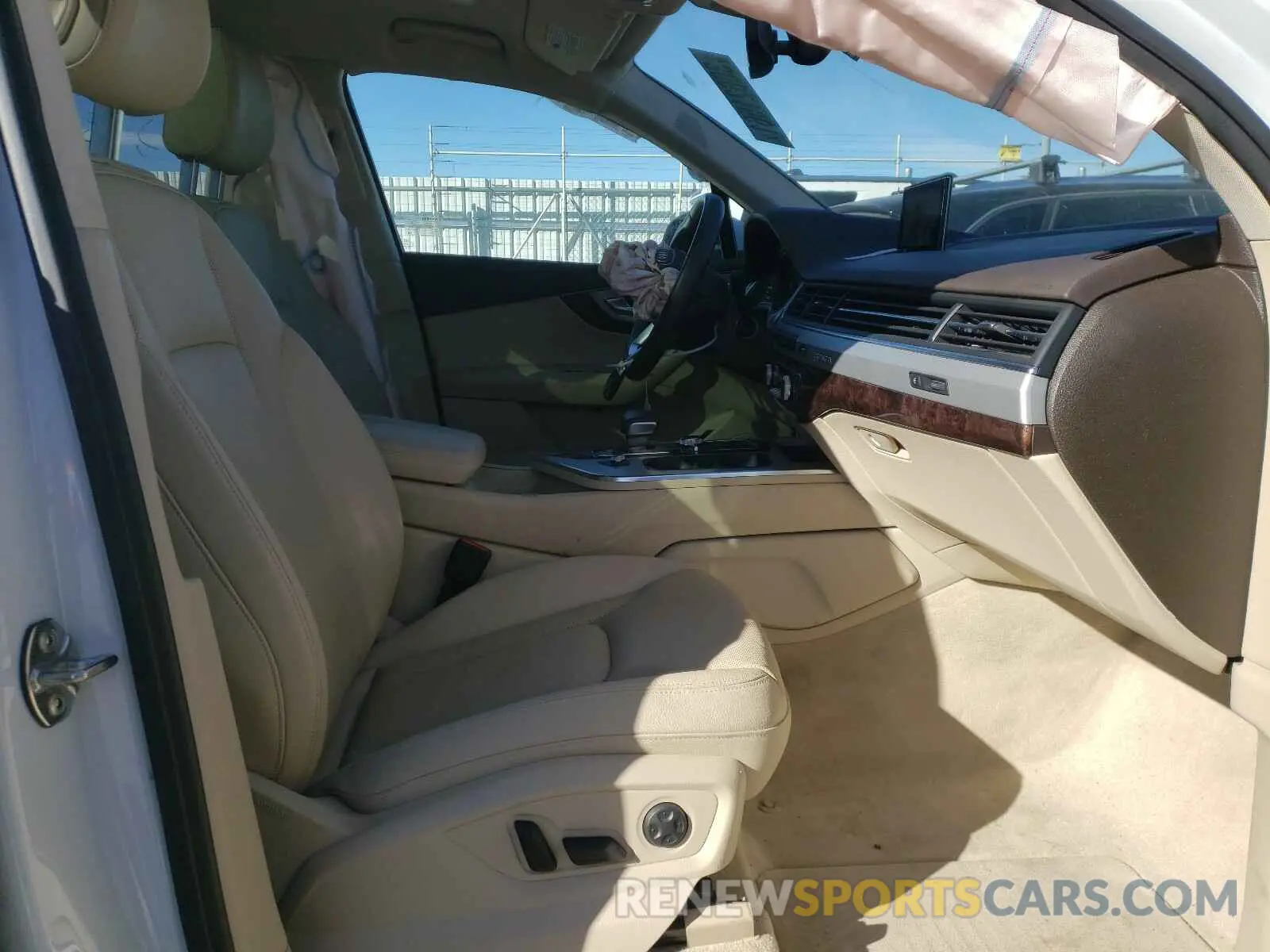 5 Photograph of a damaged car WA1LHAF77KD023622 AUDI Q7 2019
