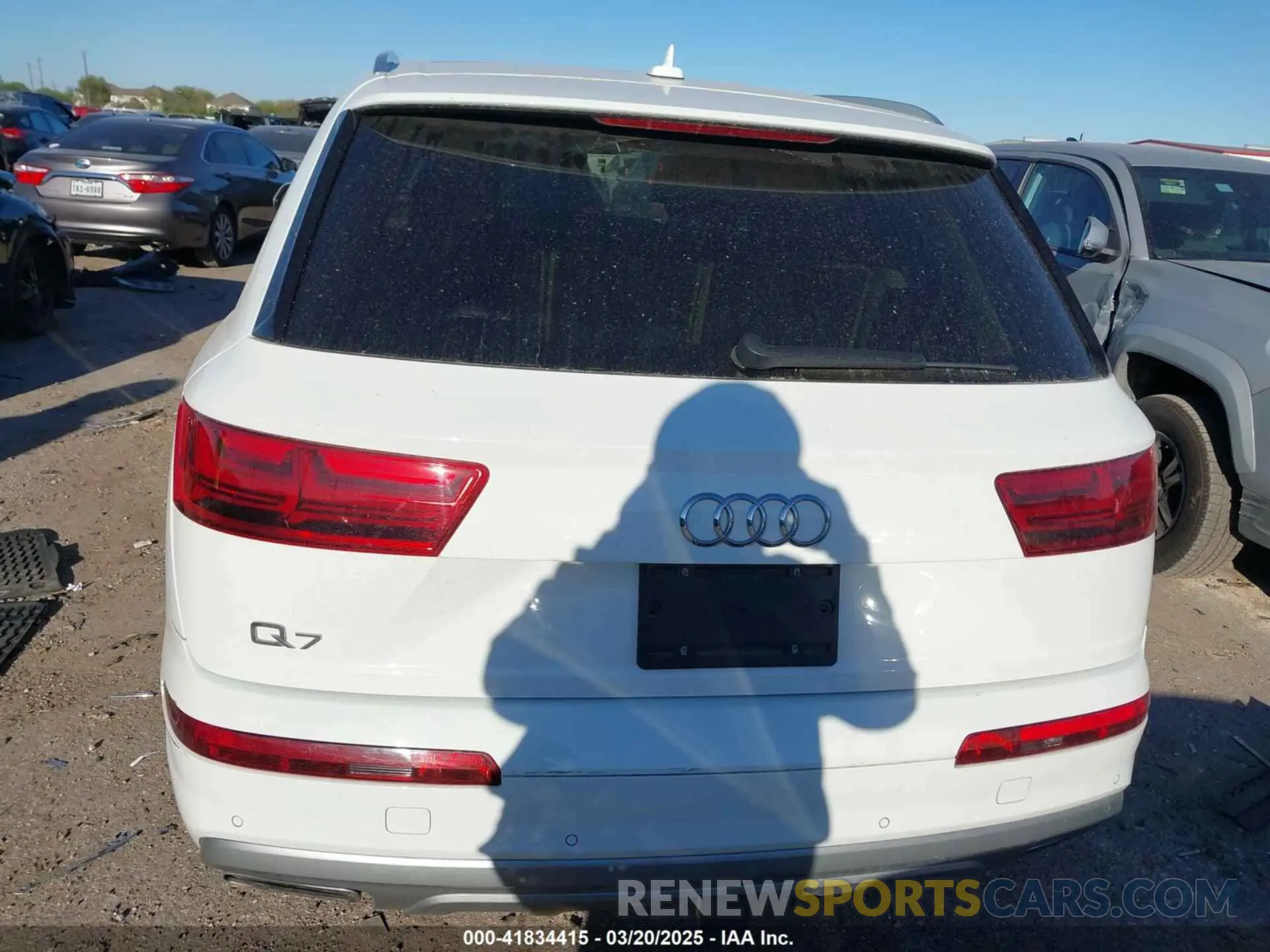 17 Photograph of a damaged car WA1LHAF77KD026200 AUDI Q7 2019