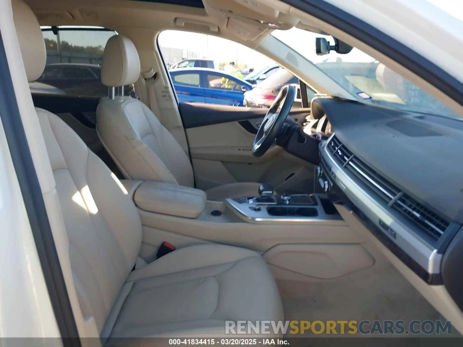 5 Photograph of a damaged car WA1LHAF77KD026200 AUDI Q7 2019