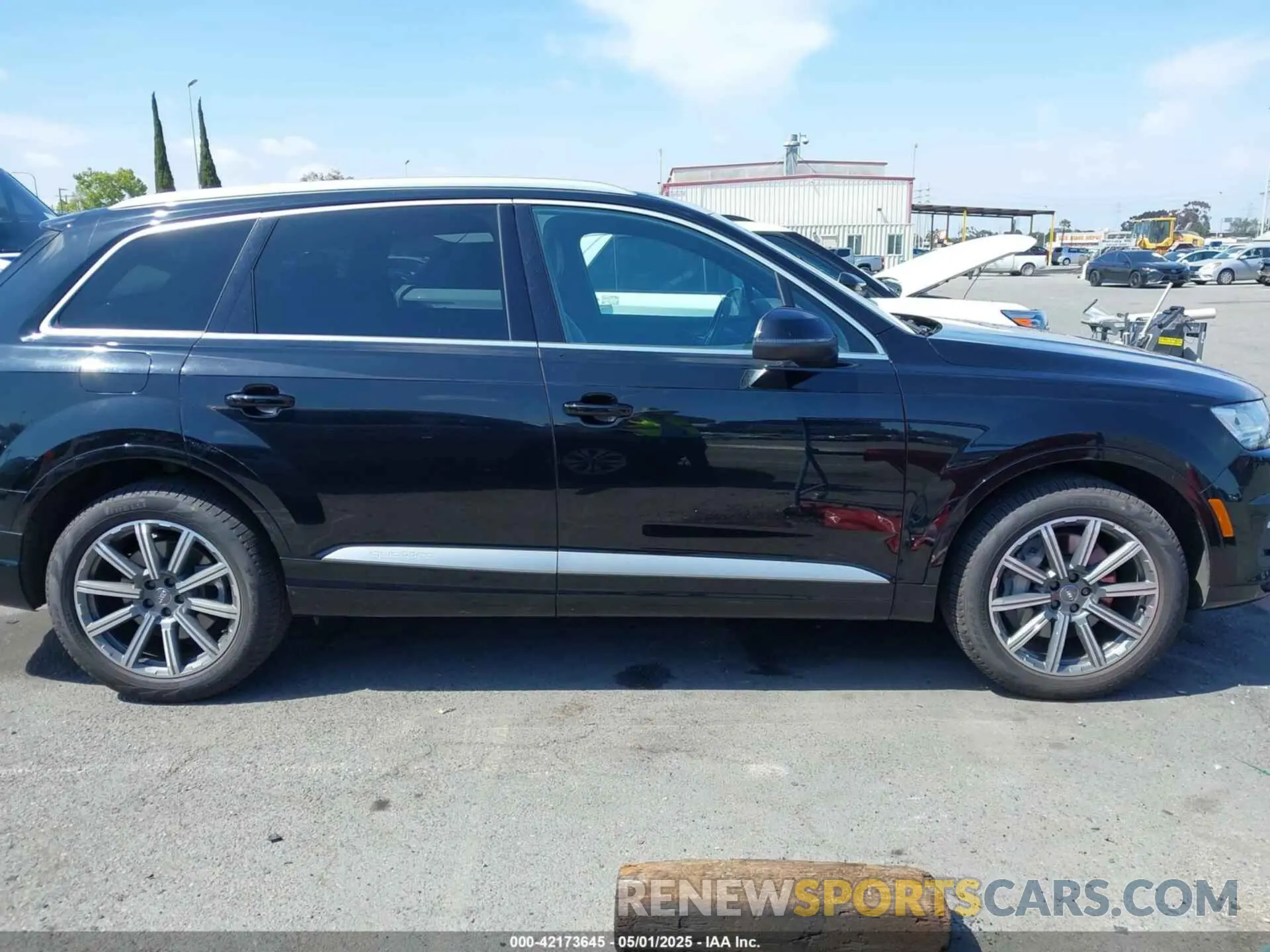 13 Photograph of a damaged car WA1LHAF78KD025573 AUDI Q7 2019