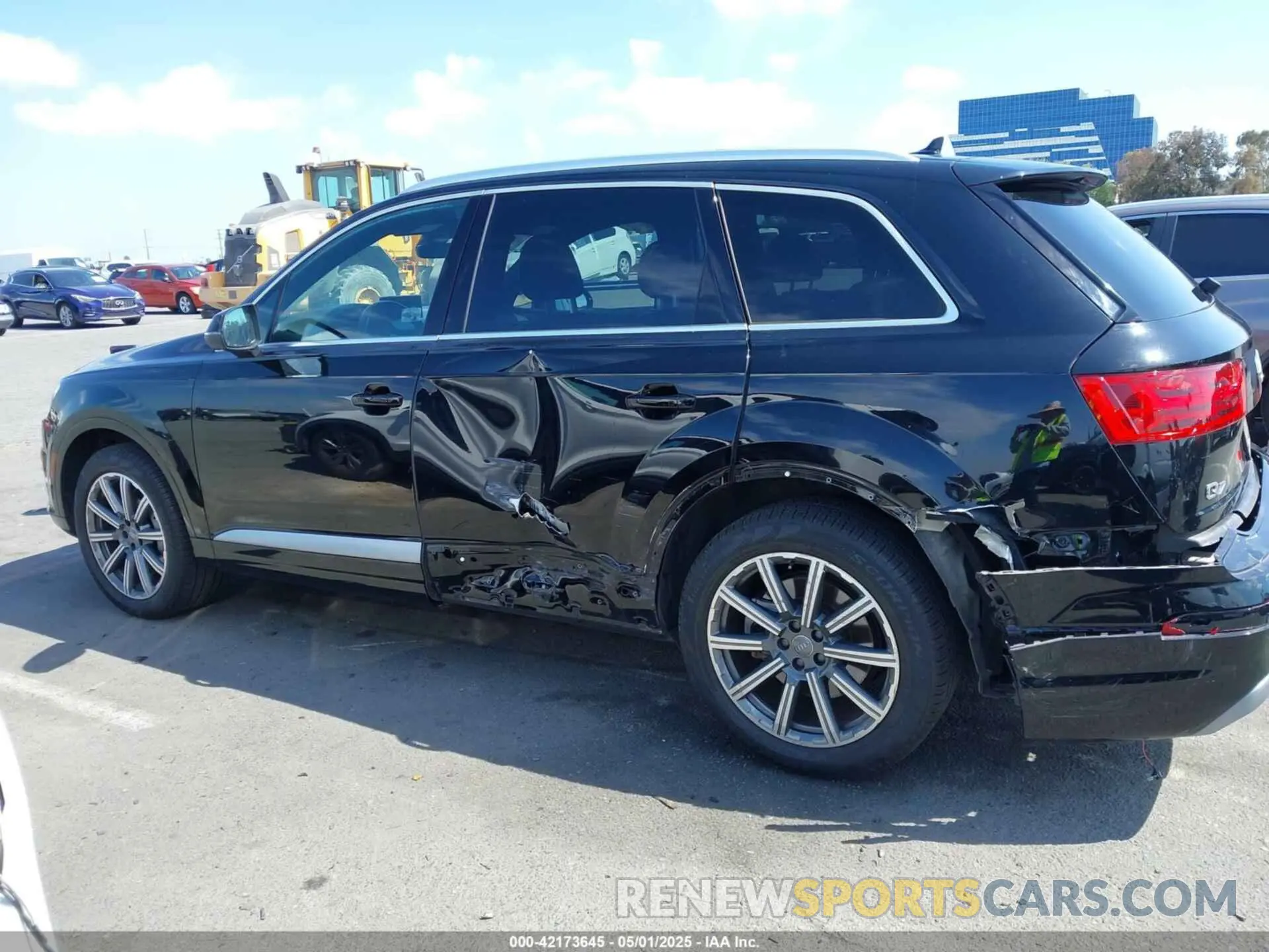 14 Photograph of a damaged car WA1LHAF78KD025573 AUDI Q7 2019