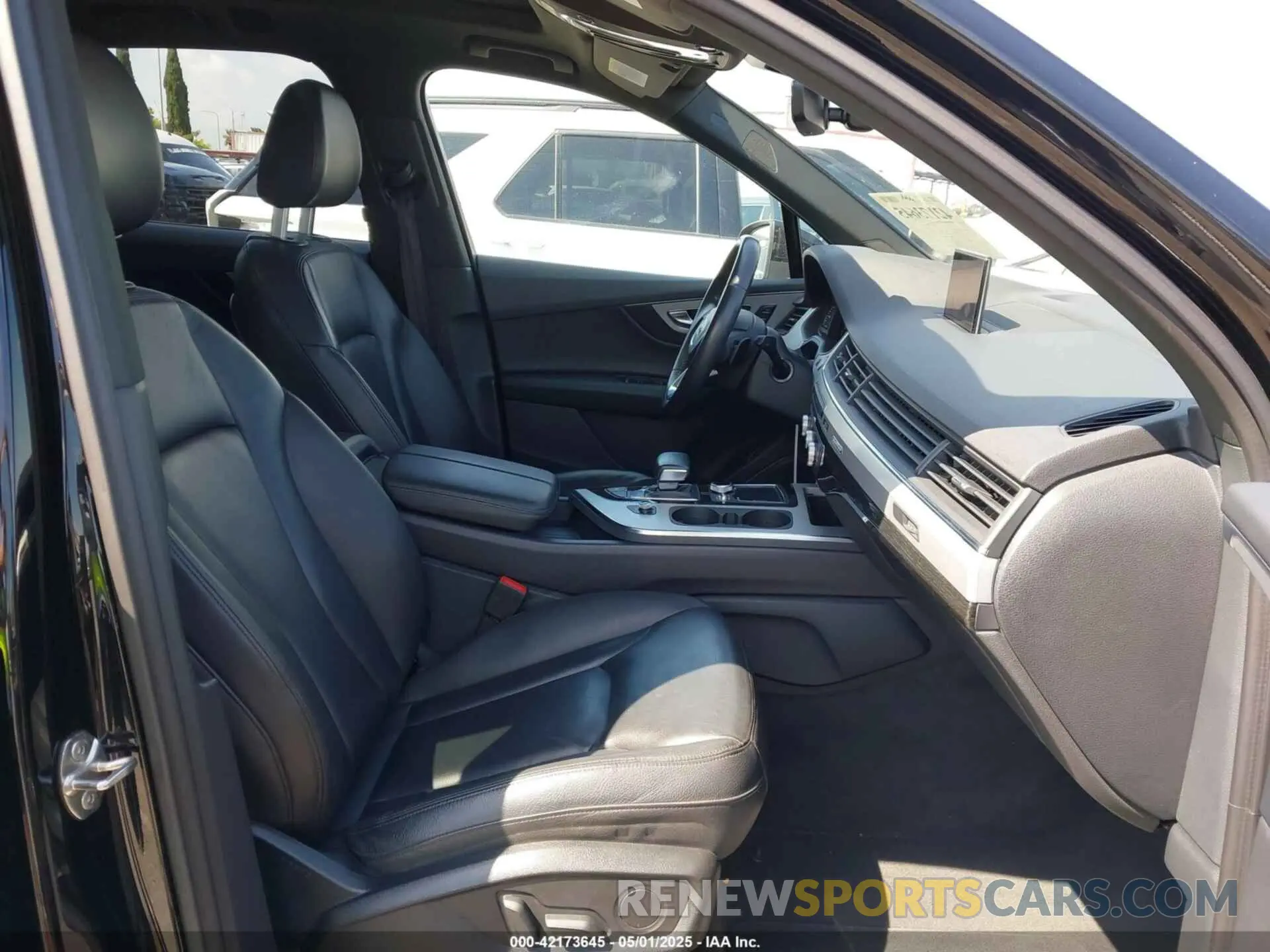 5 Photograph of a damaged car WA1LHAF78KD025573 AUDI Q7 2019