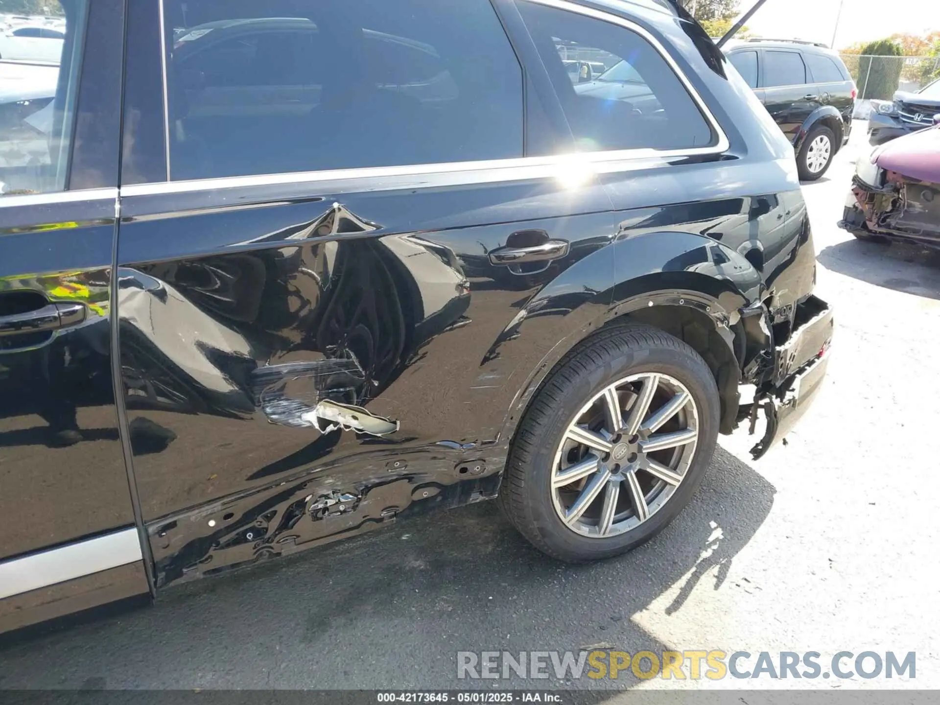 6 Photograph of a damaged car WA1LHAF78KD025573 AUDI Q7 2019