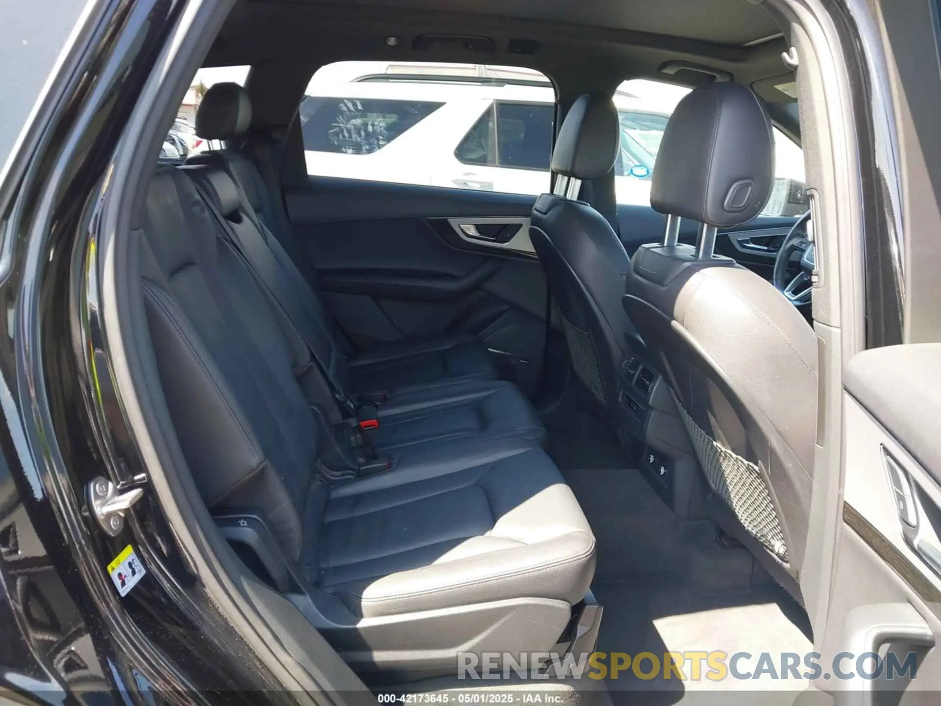 8 Photograph of a damaged car WA1LHAF78KD025573 AUDI Q7 2019