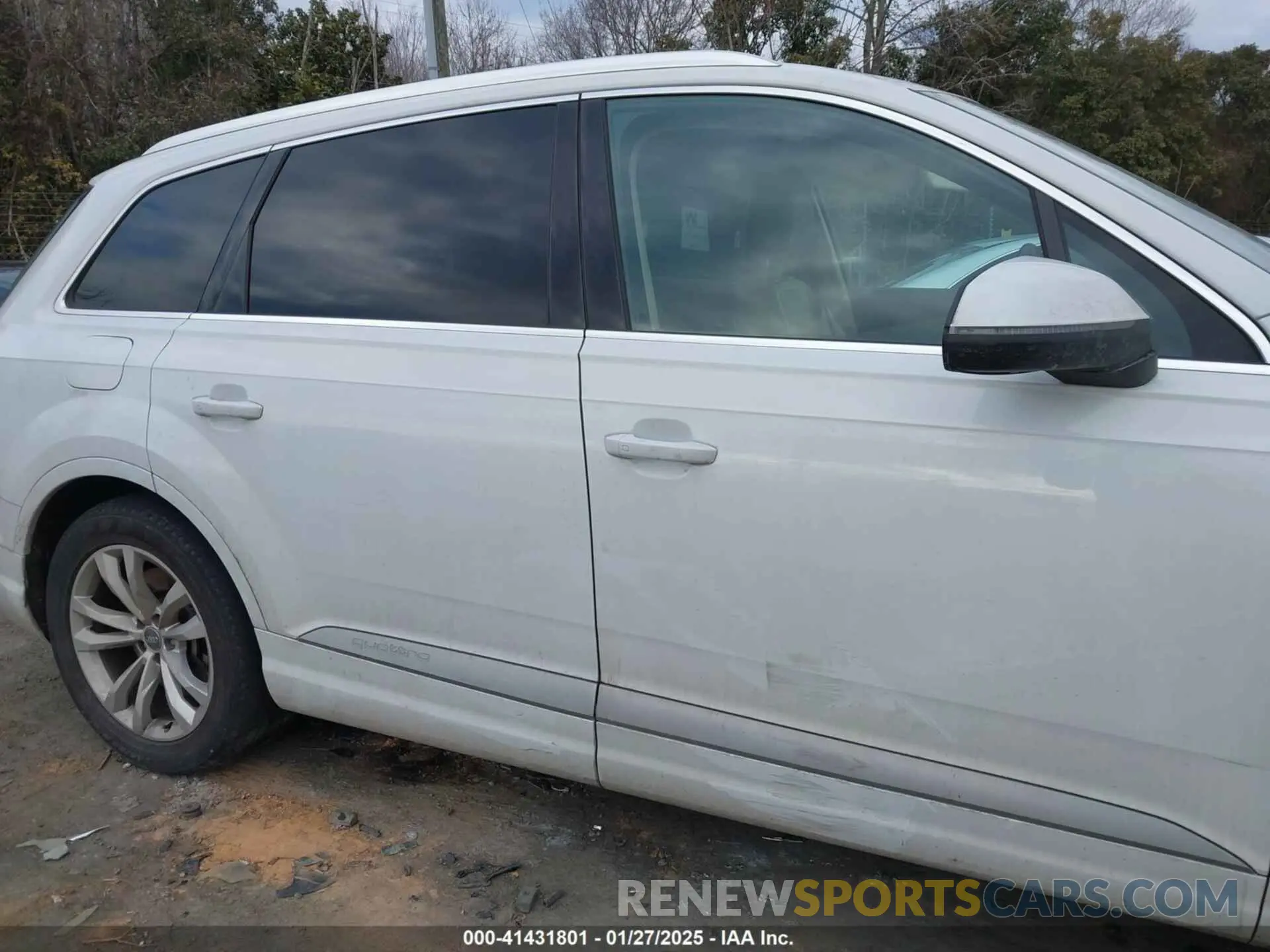 12 Фотография поврежденного автомобиля WA1LHAF79KD033844 AUDI Q7 2019