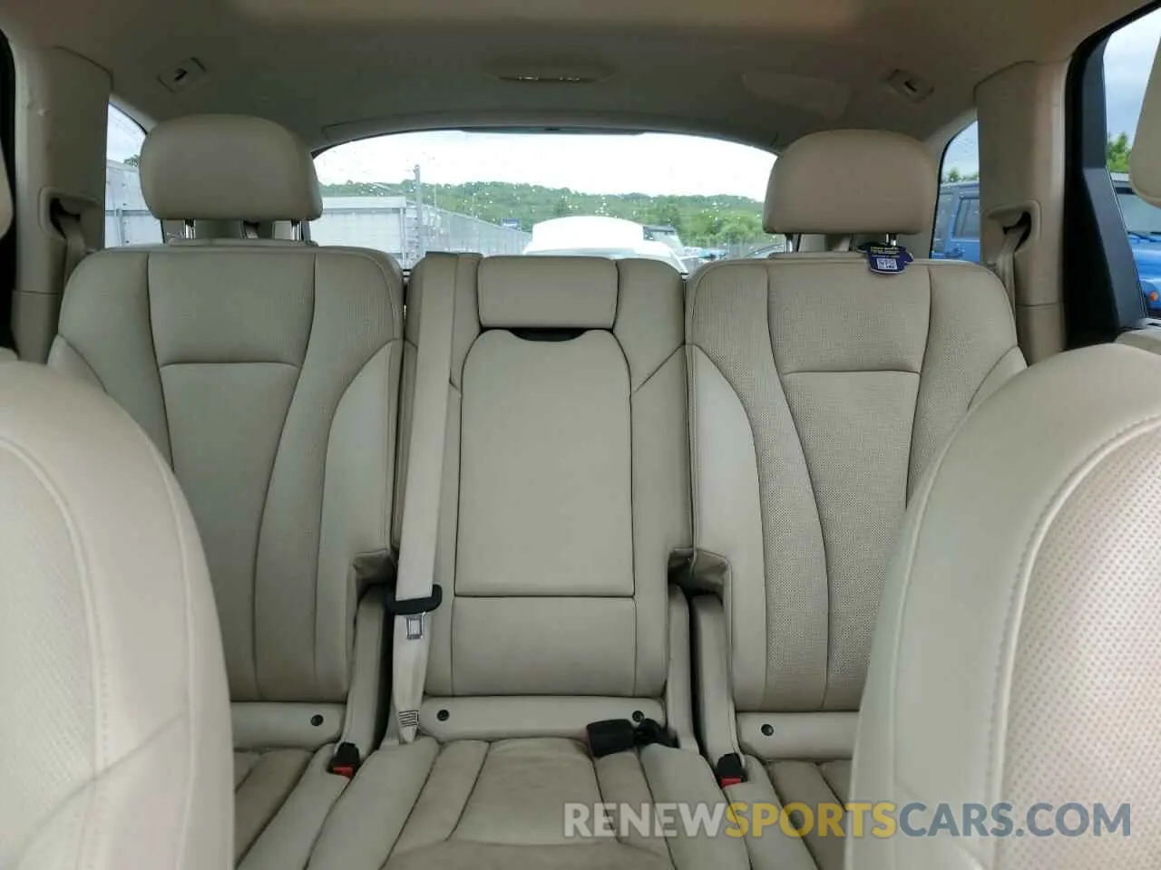 10 Photograph of a damaged car WA1LHAF7XKD038437 AUDI Q7 2019
