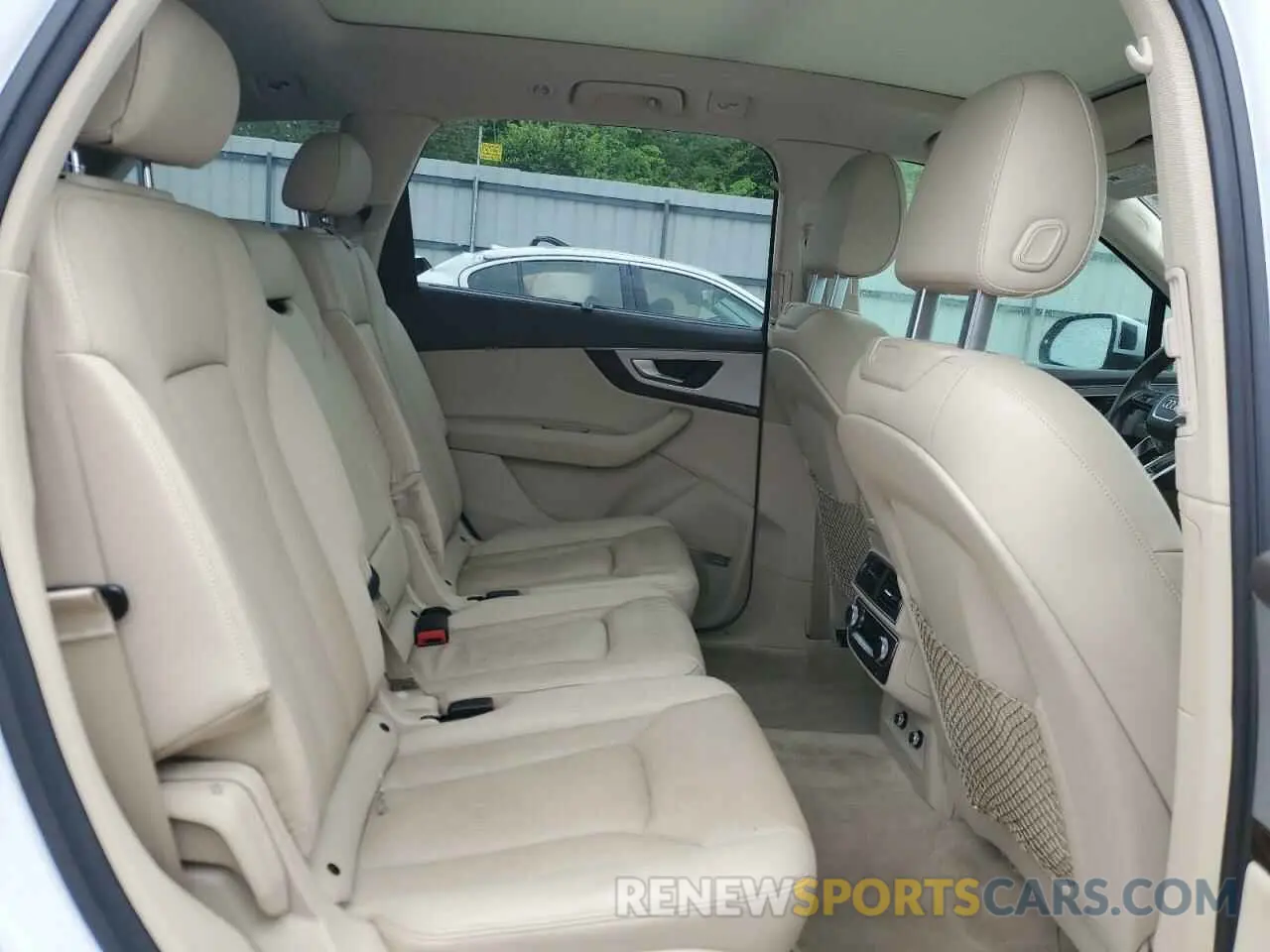 11 Photograph of a damaged car WA1LHAF7XKD038437 AUDI Q7 2019