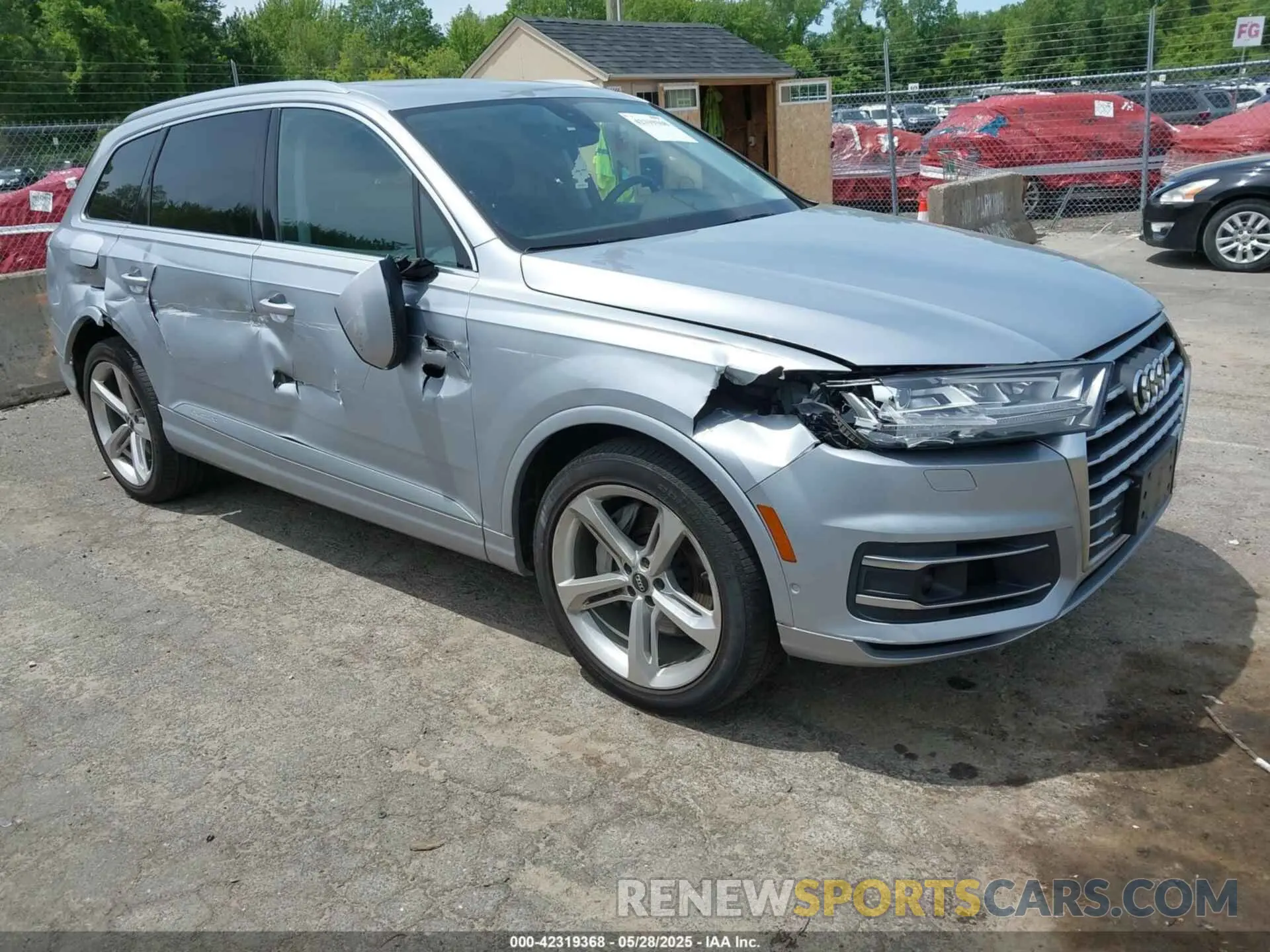 1 Photograph of a damaged car WA1VAAF70KD020350 AUDI Q7 2019