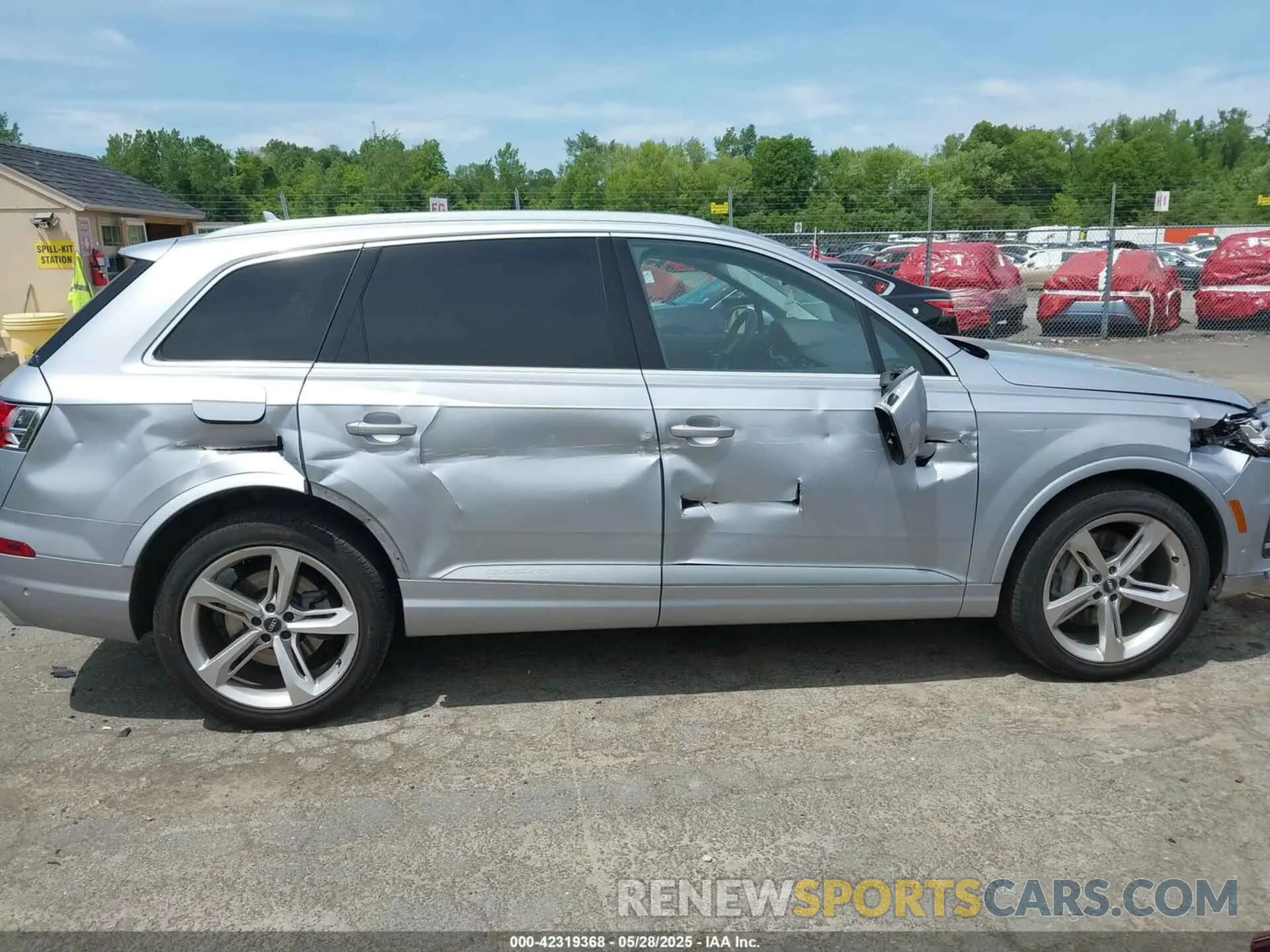 13 Photograph of a damaged car WA1VAAF70KD020350 AUDI Q7 2019