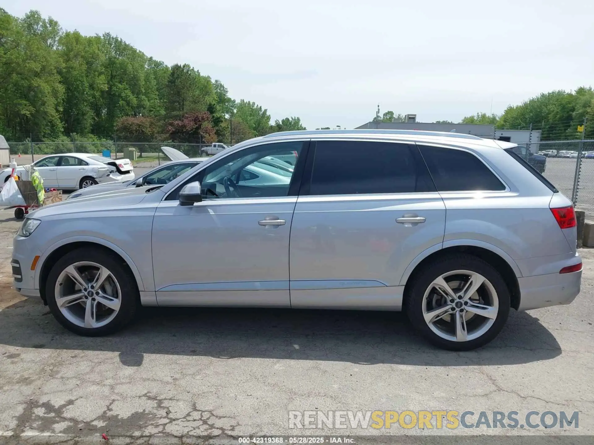 14 Photograph of a damaged car WA1VAAF70KD020350 AUDI Q7 2019