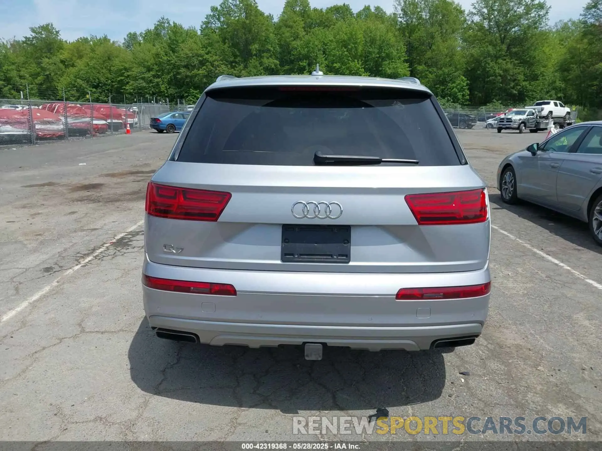 16 Photograph of a damaged car WA1VAAF70KD020350 AUDI Q7 2019