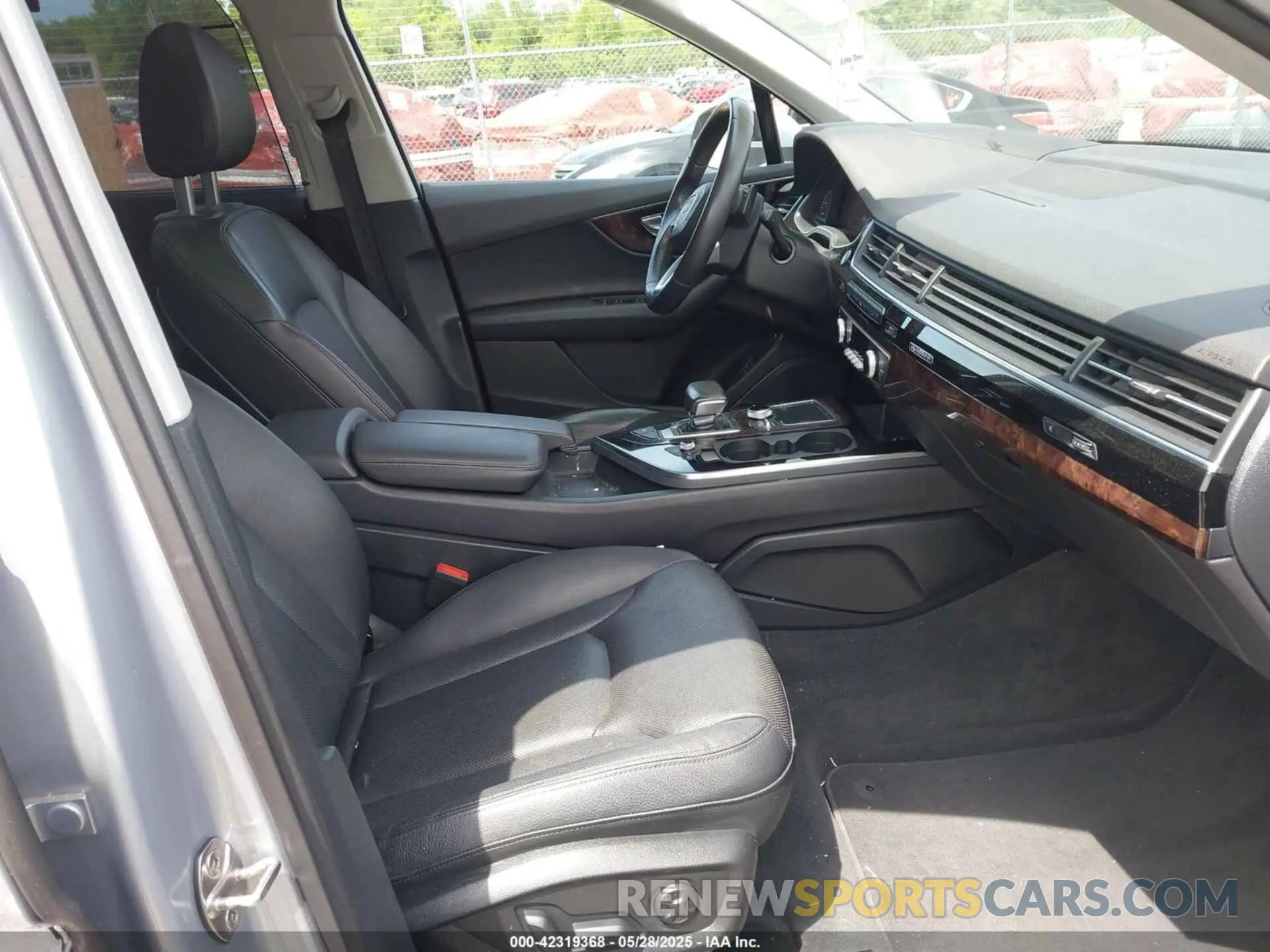 5 Photograph of a damaged car WA1VAAF70KD020350 AUDI Q7 2019