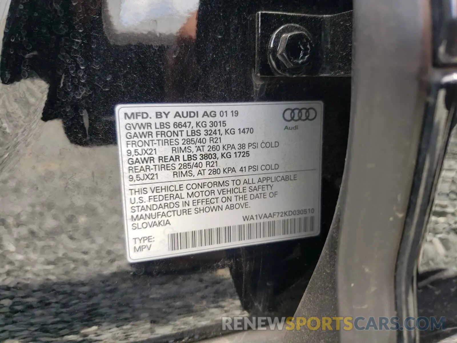 10 Photograph of a damaged car WA1VAAF72KD030510 AUDI Q7 2019