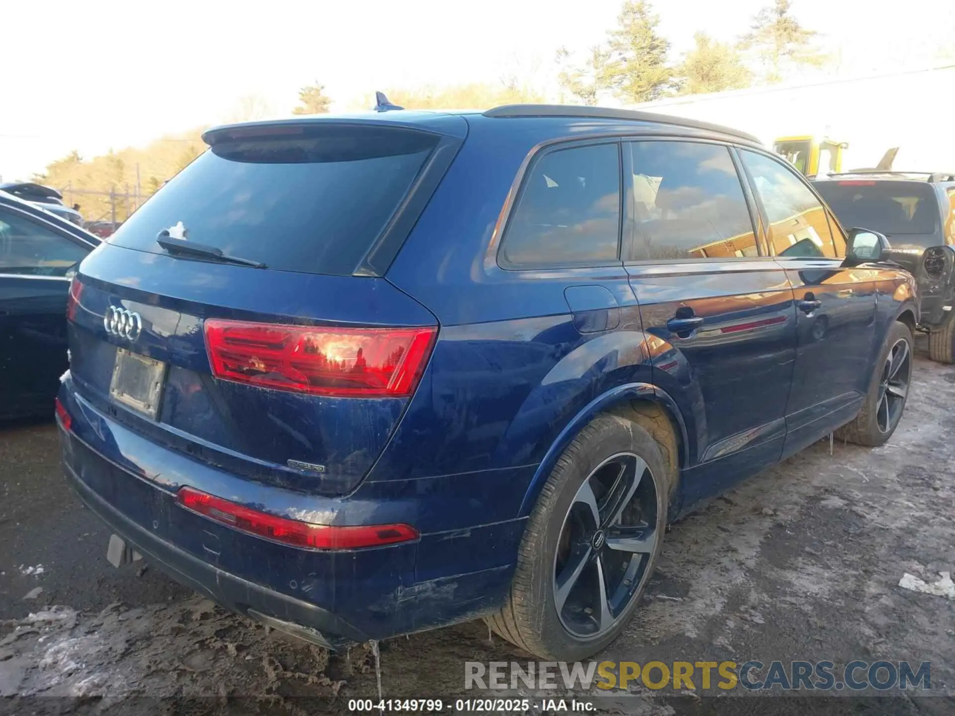 4 Photograph of a damaged car WA1VAAF72KD038123 AUDI Q7 2019