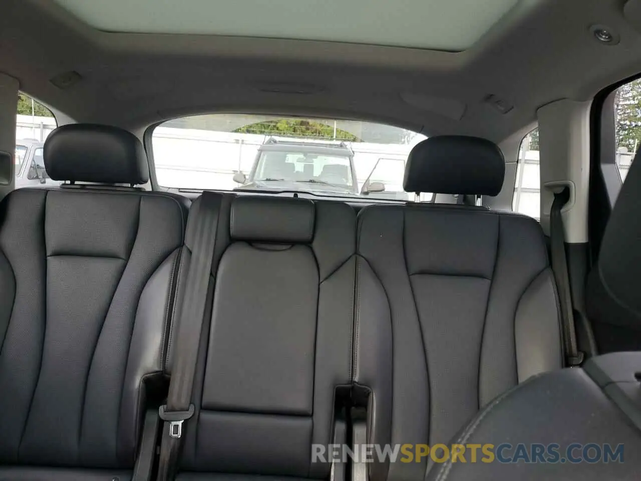 10 Photograph of a damaged car WA1VAAF72KD038428 AUDI Q7 2019