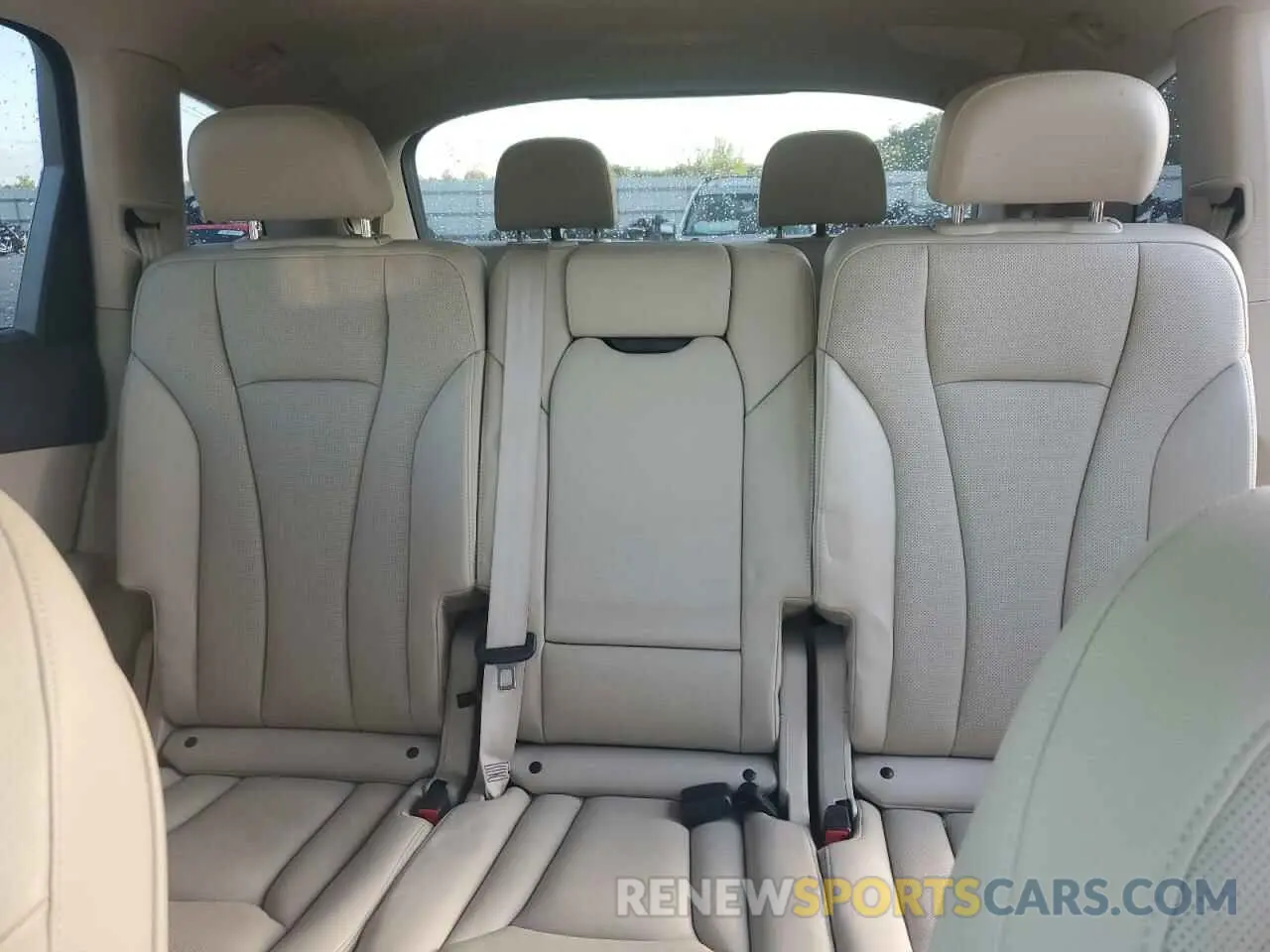 10 Photograph of a damaged car WA1VAAF74KD026605 AUDI Q7 2019