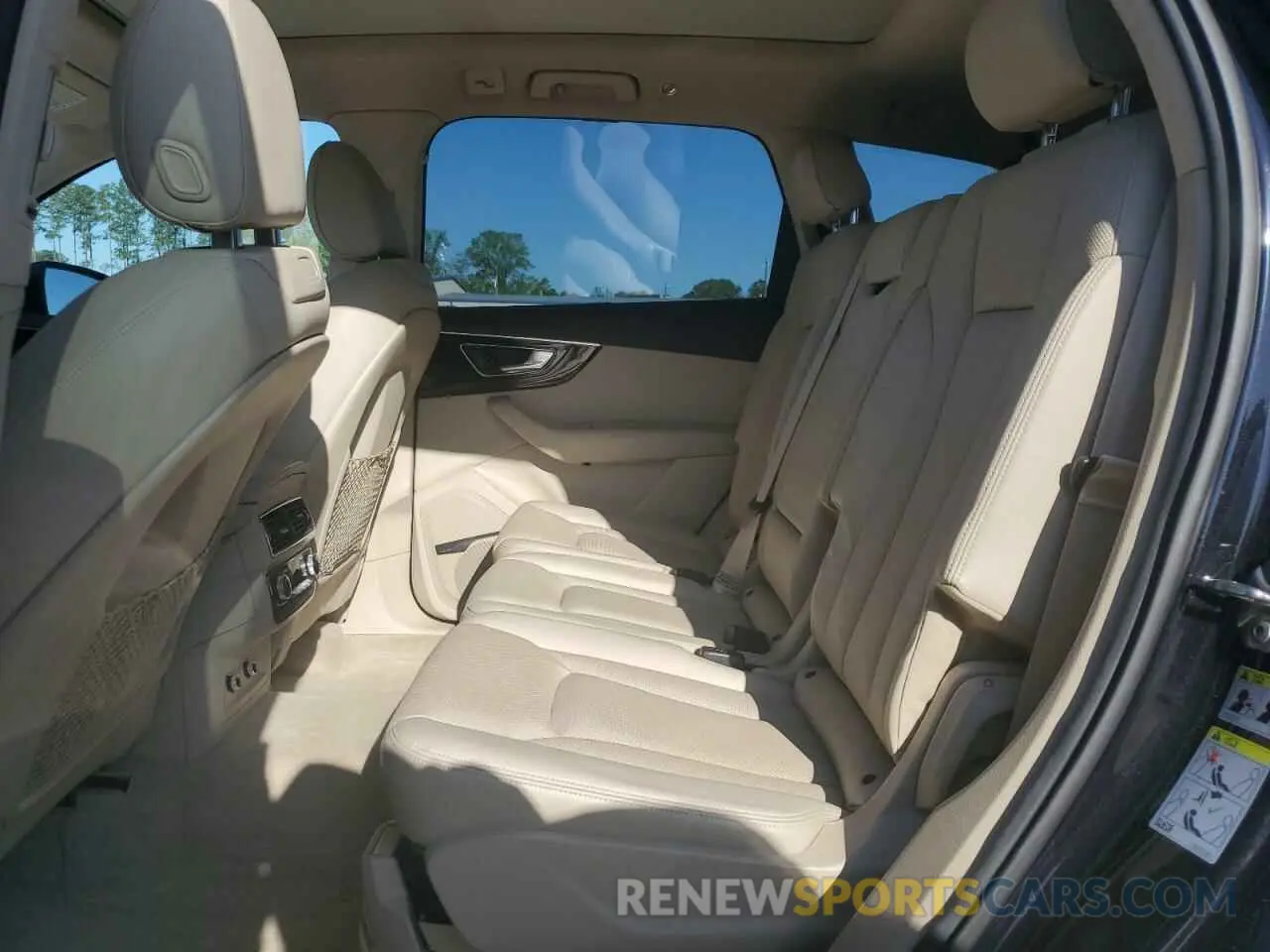 12 Photograph of a damaged car WA1VAAF74KD026605 AUDI Q7 2019