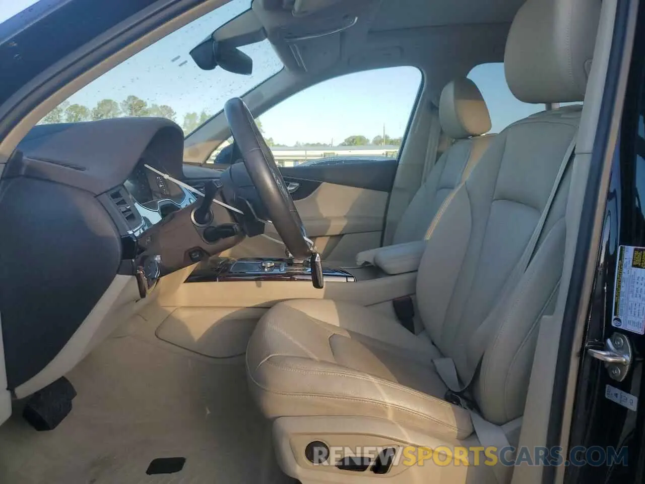 7 Photograph of a damaged car WA1VAAF74KD026605 AUDI Q7 2019