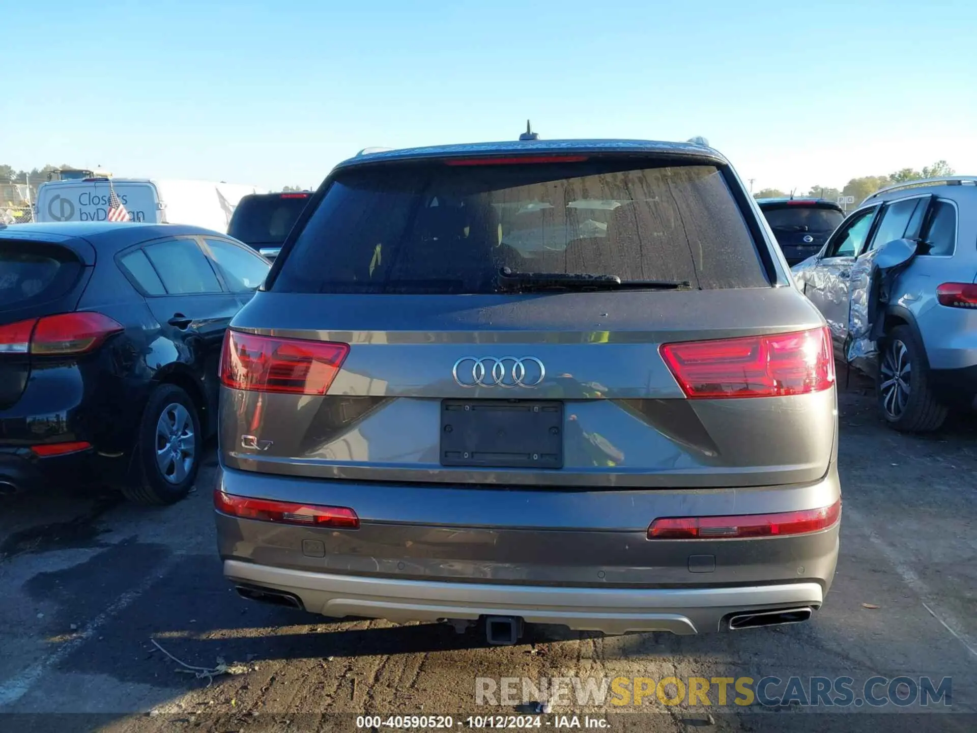 17 Photograph of a damaged car WA1VAAF77KD011872 AUDI Q7 2019