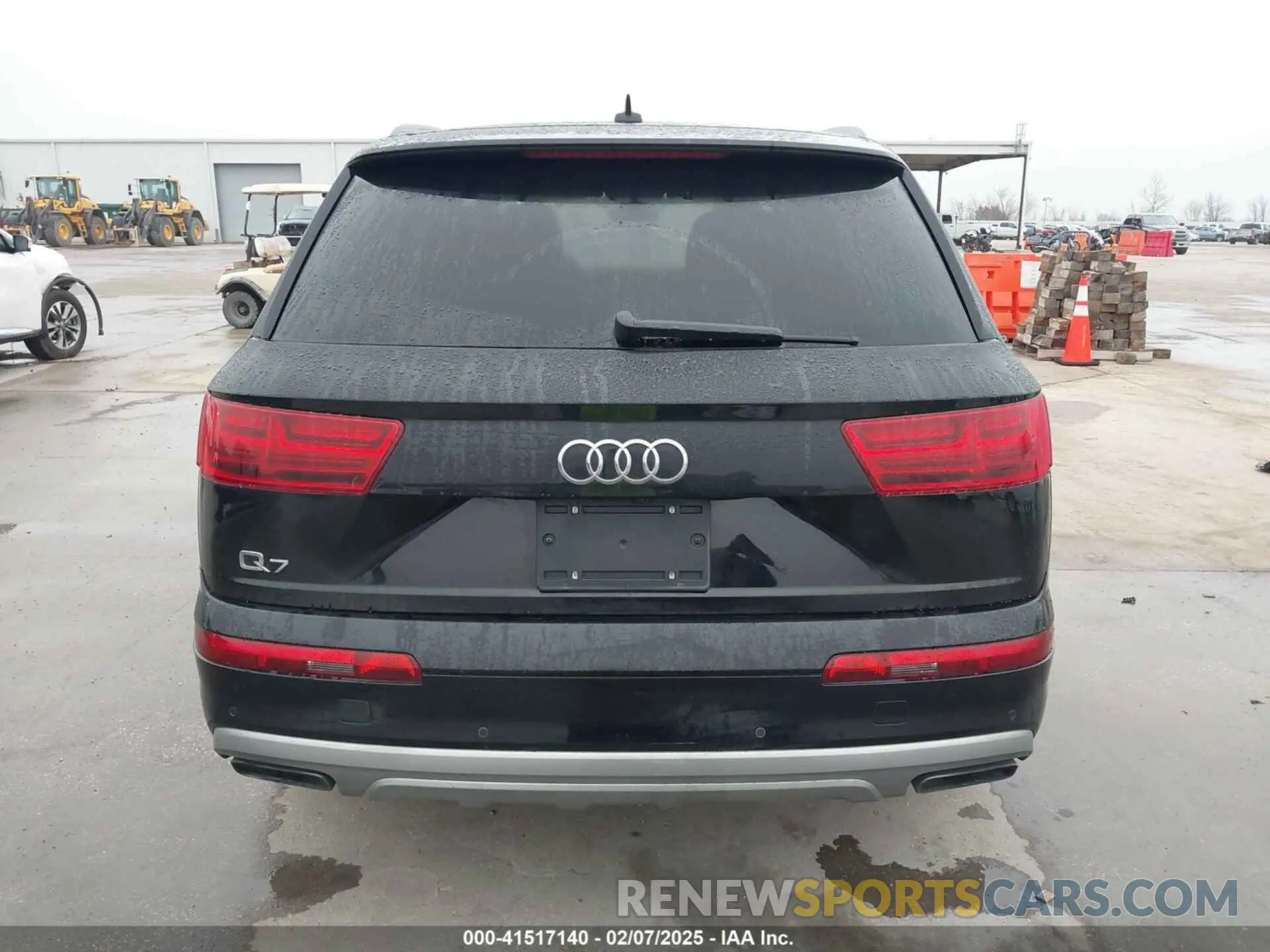 17 Photograph of a damaged car WA1VAAF77KD024993 AUDI Q7 2019