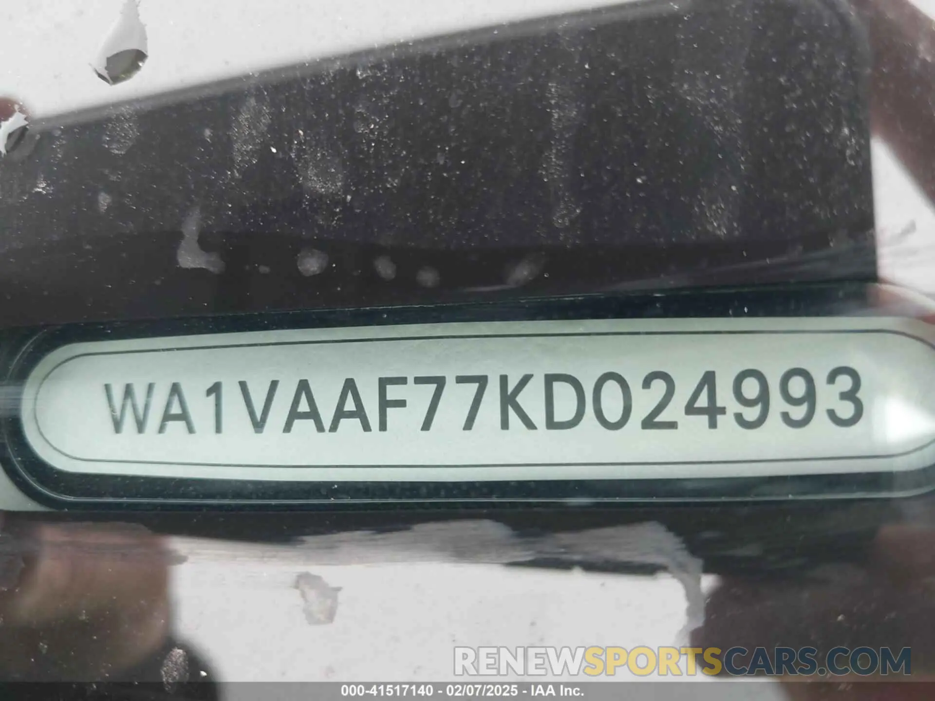18 Photograph of a damaged car WA1VAAF77KD024993 AUDI Q7 2019
