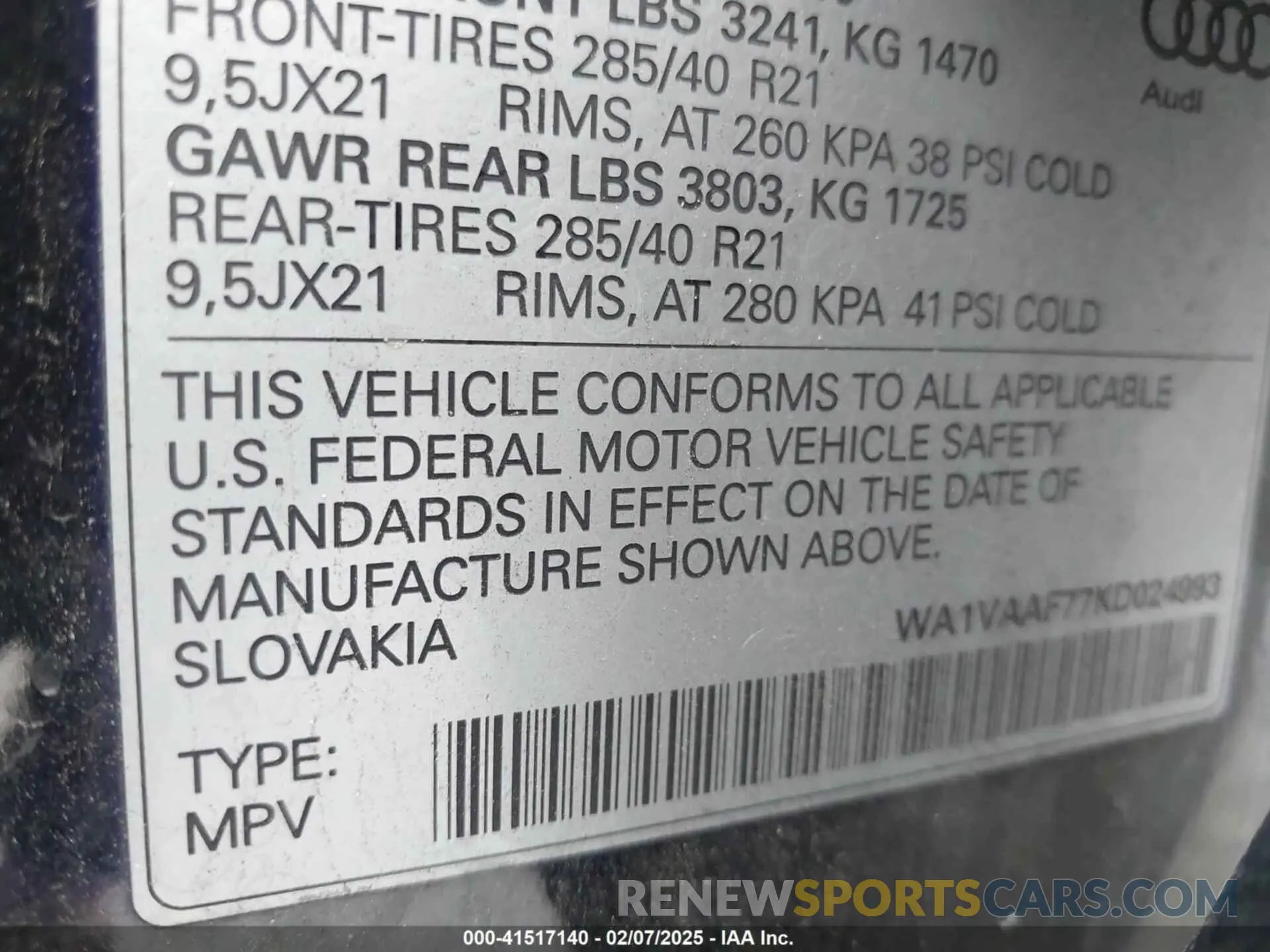 19 Photograph of a damaged car WA1VAAF77KD024993 AUDI Q7 2019