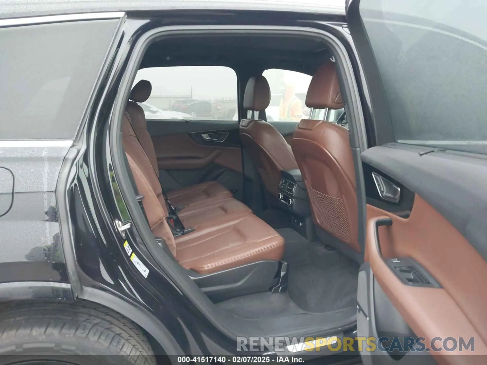 8 Photograph of a damaged car WA1VAAF77KD024993 AUDI Q7 2019
