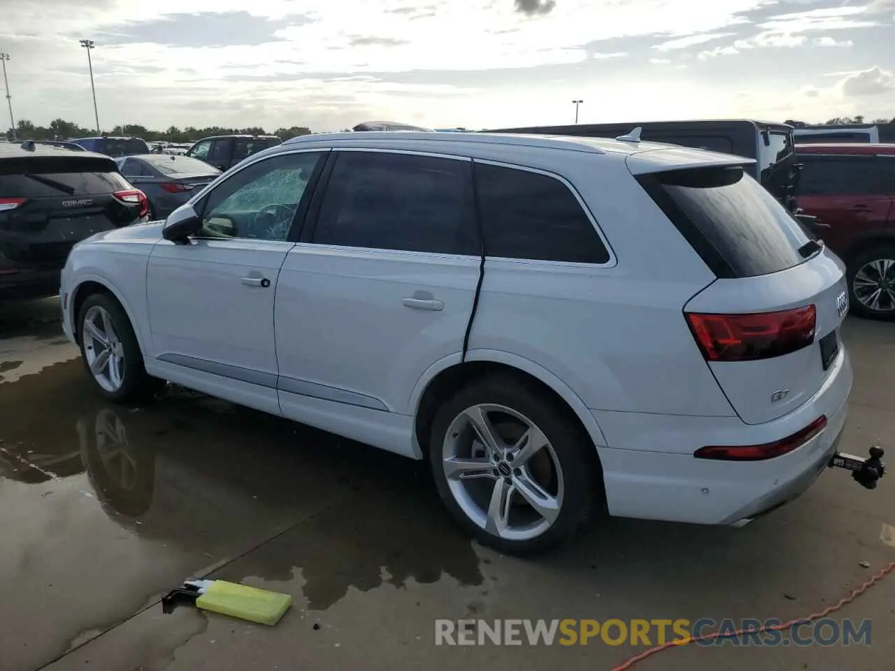 2 Photograph of a damaged car WA1VAAF78KD012237 AUDI Q7 2019