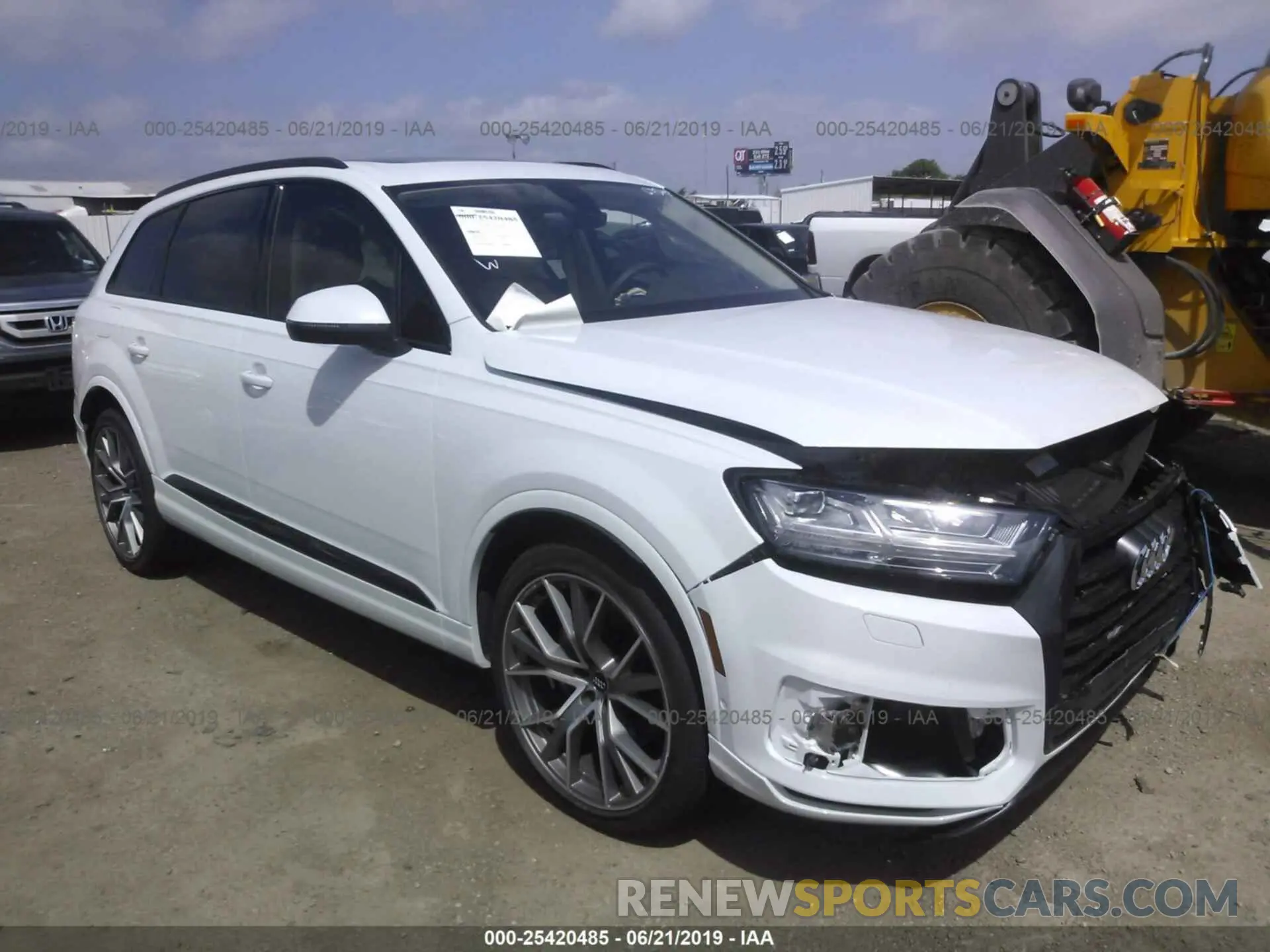 1 Photograph of a damaged car WA1VAAF78KD036425 AUDI Q7 2019
