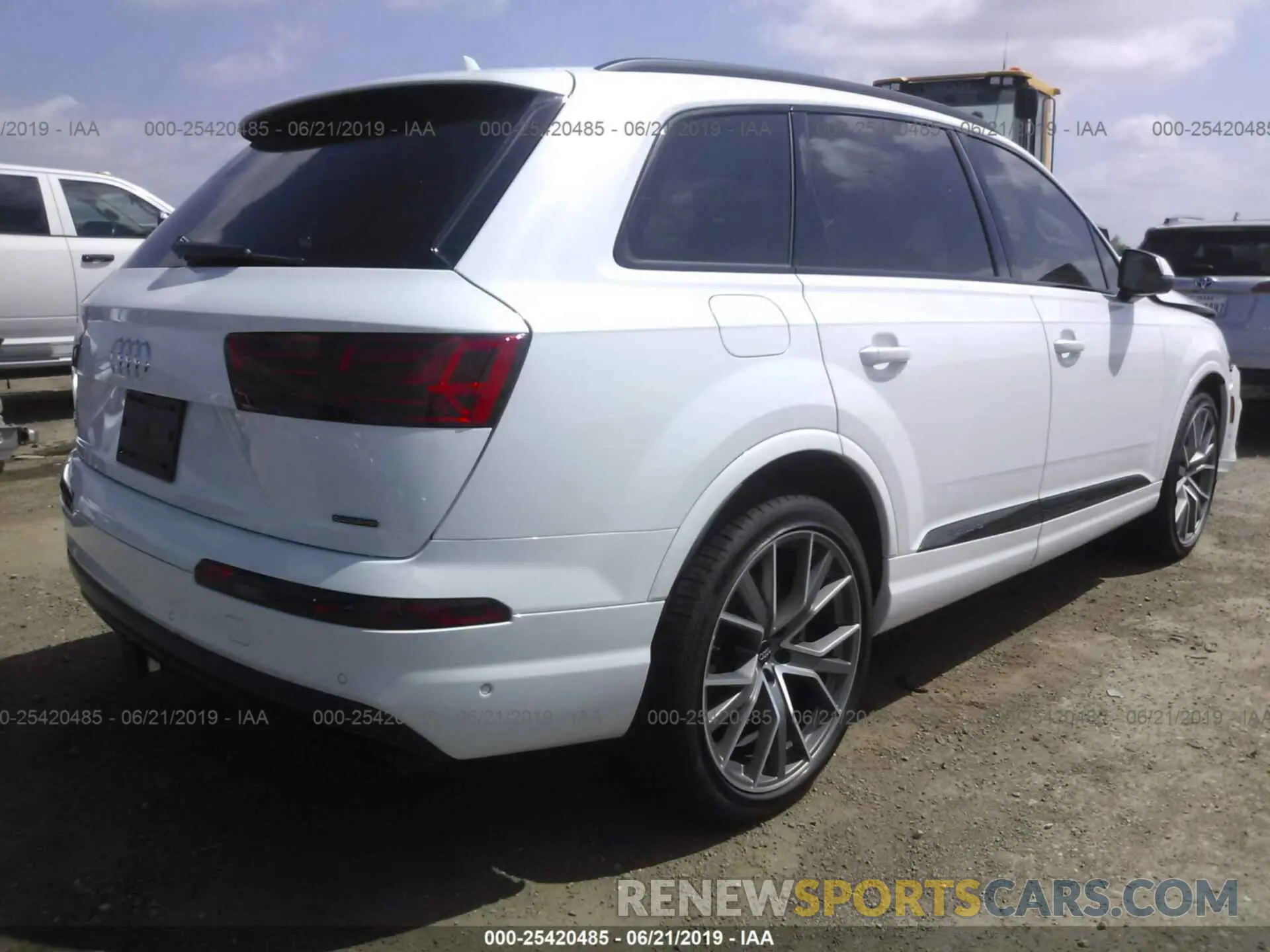 4 Photograph of a damaged car WA1VAAF78KD036425 AUDI Q7 2019